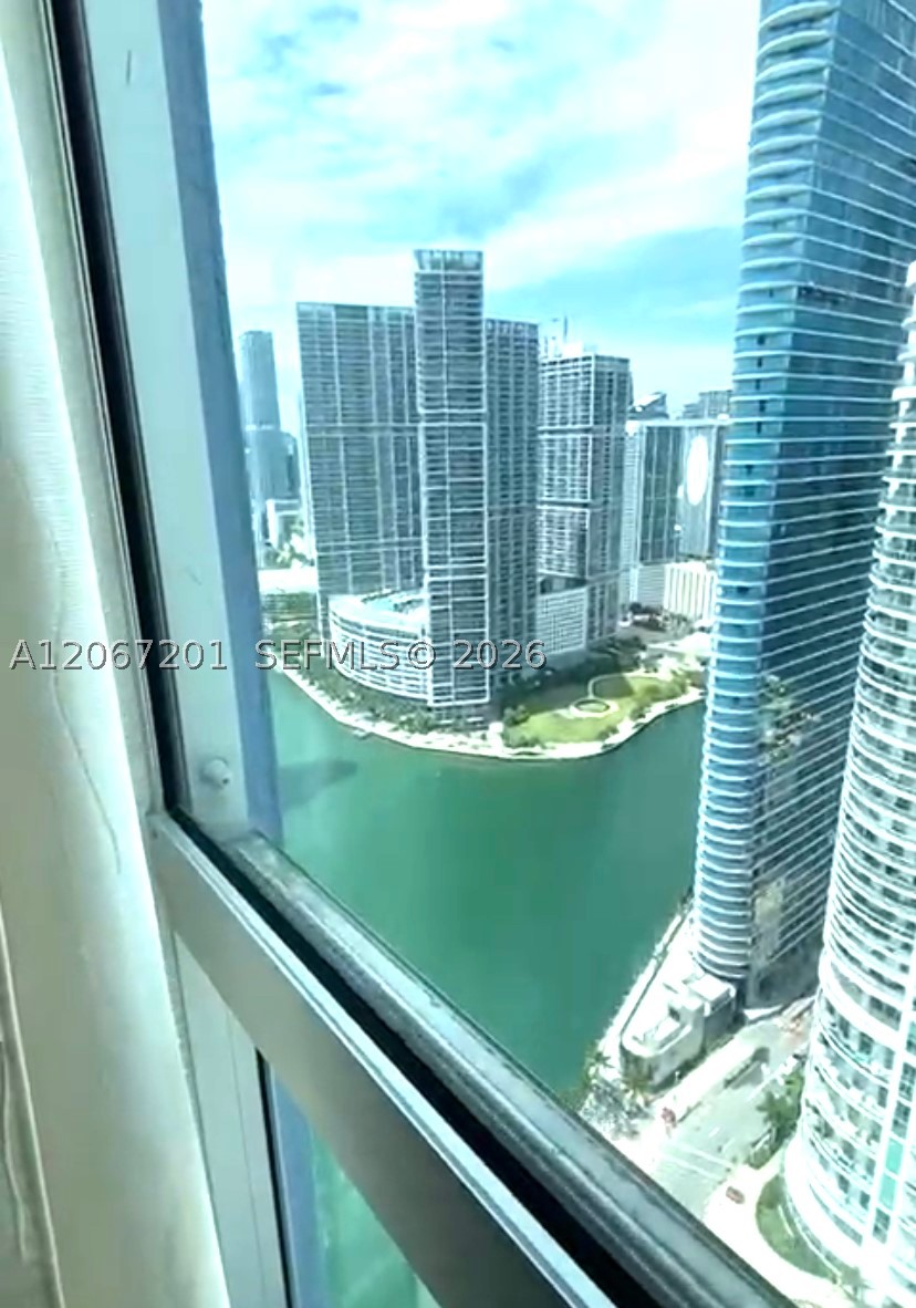 325 S Biscayne Blvd #4214, Miami FL 33131