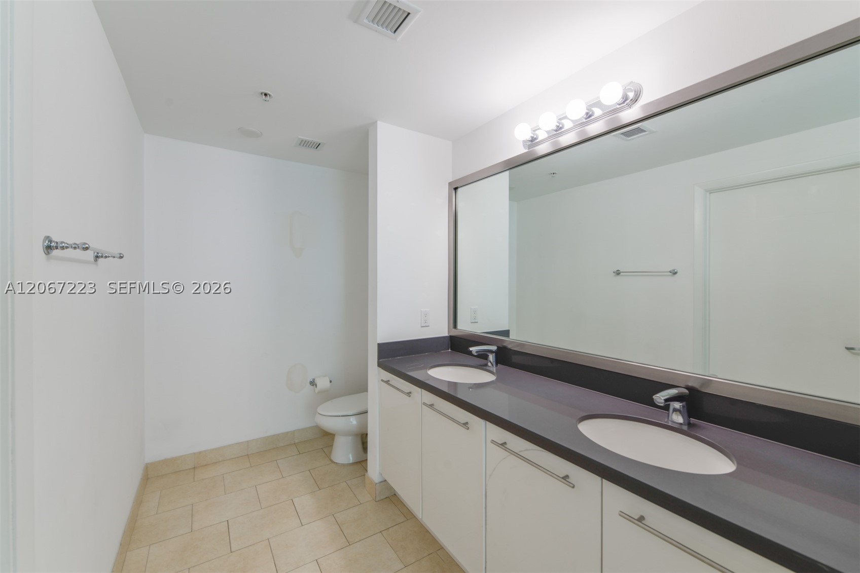 90 SW 3rd St #2501, Miami FL 33130