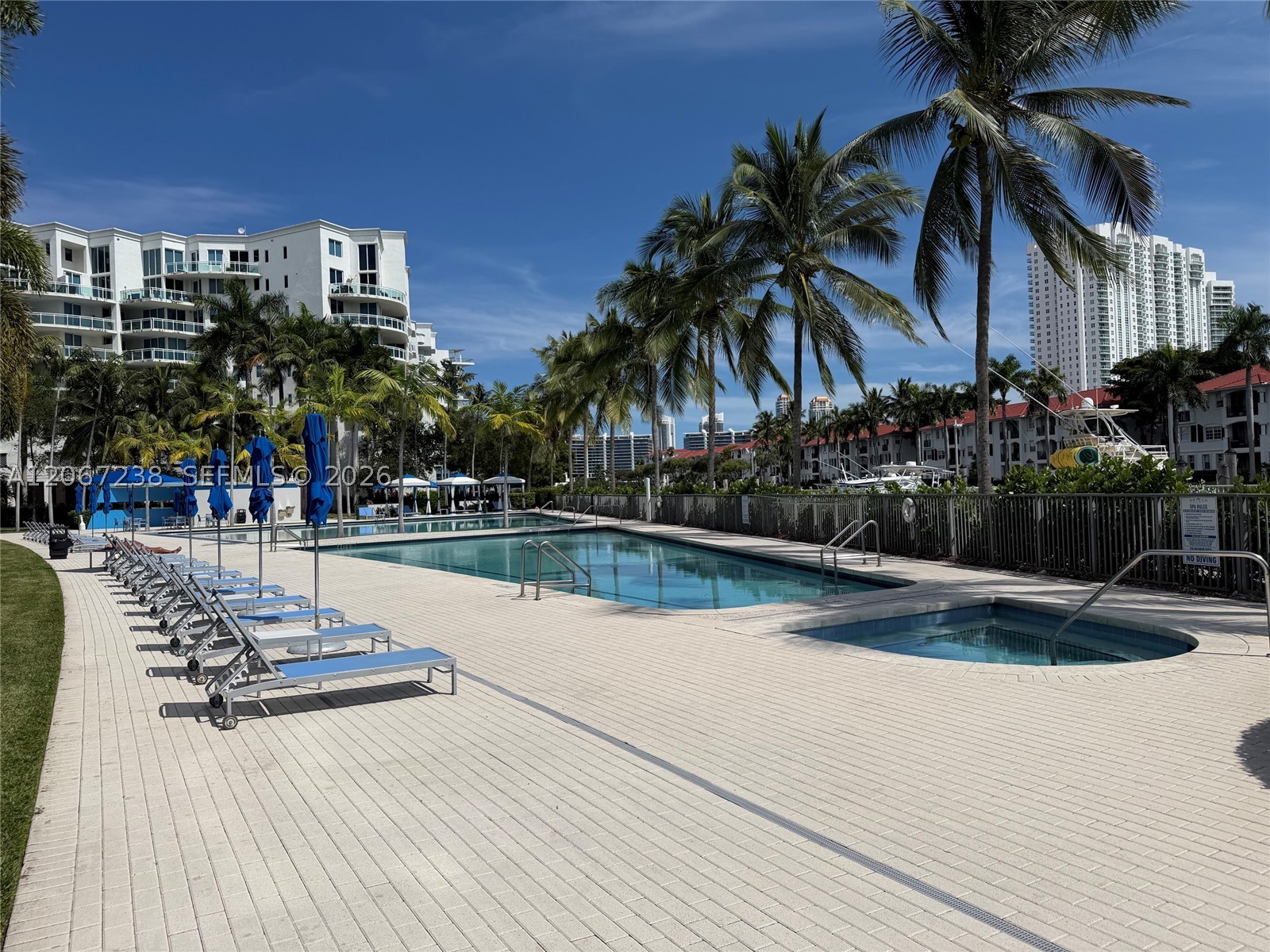 2950 NE 188th St #316, Aventura FL 33180