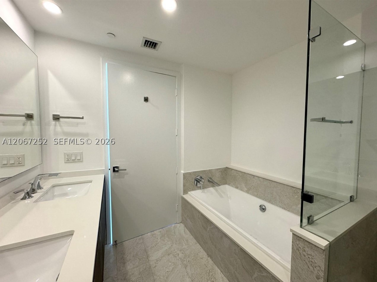 488 NE 18th St #5005, Miami FL 33132