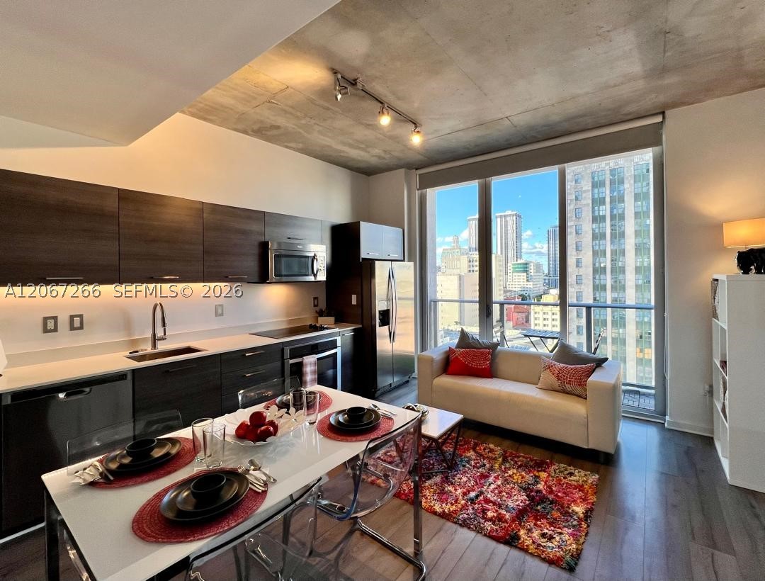 151 SE 1st St #1206, Miami FL 33131