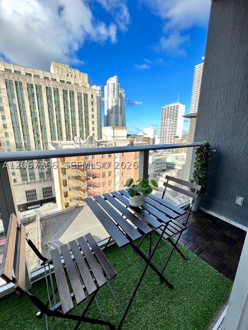 151 SE 1st St #1206, Miami FL 33131
