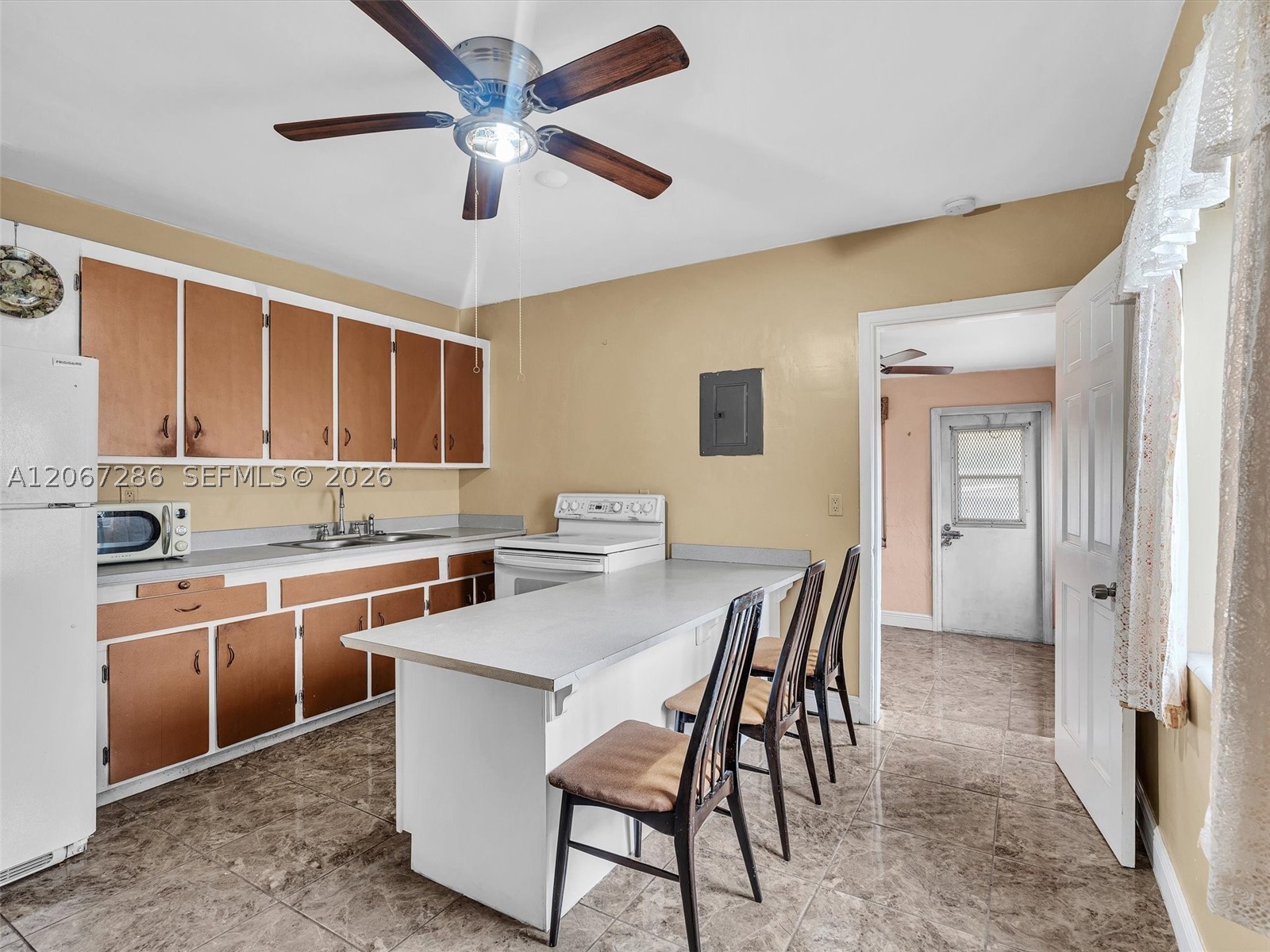 10 SW 72nd Ave, Miami FL 33144