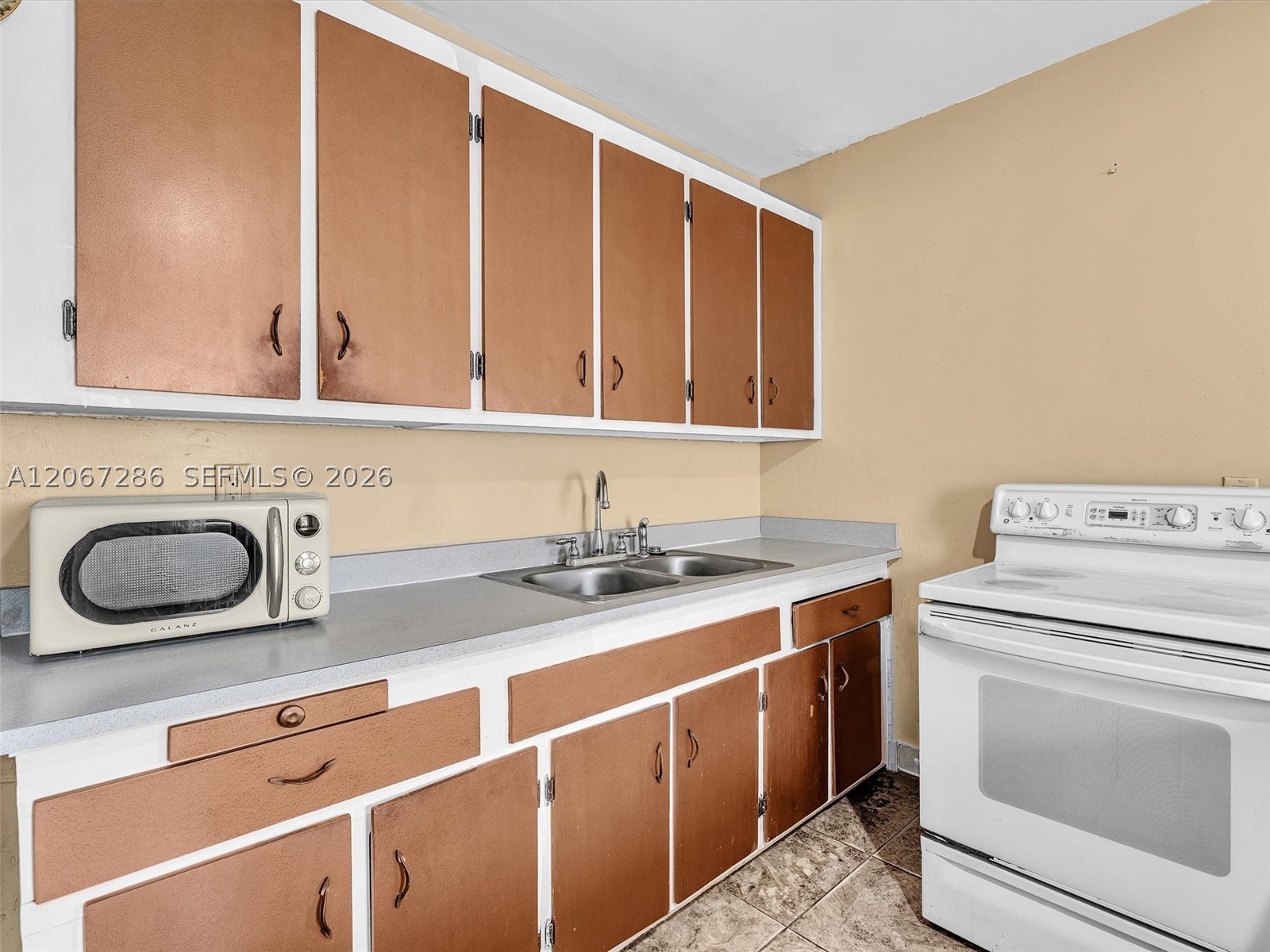 10 SW 72nd Ave, Miami FL 33144