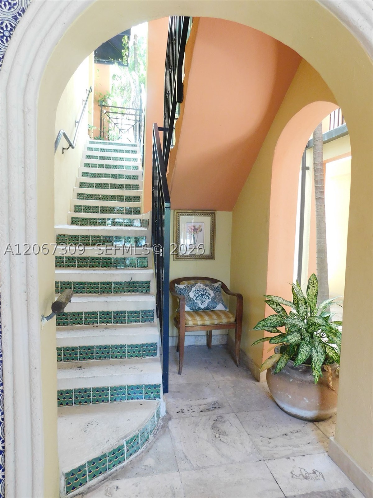 4812 Pine Tree Dr #206, Miami Beach FL 33140
