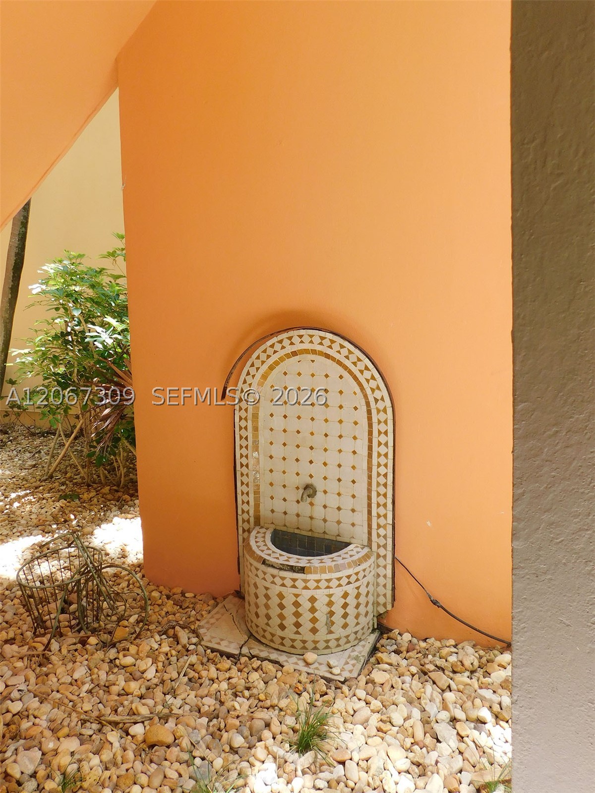 4812 Pine Tree Dr #206, Miami Beach FL 33140