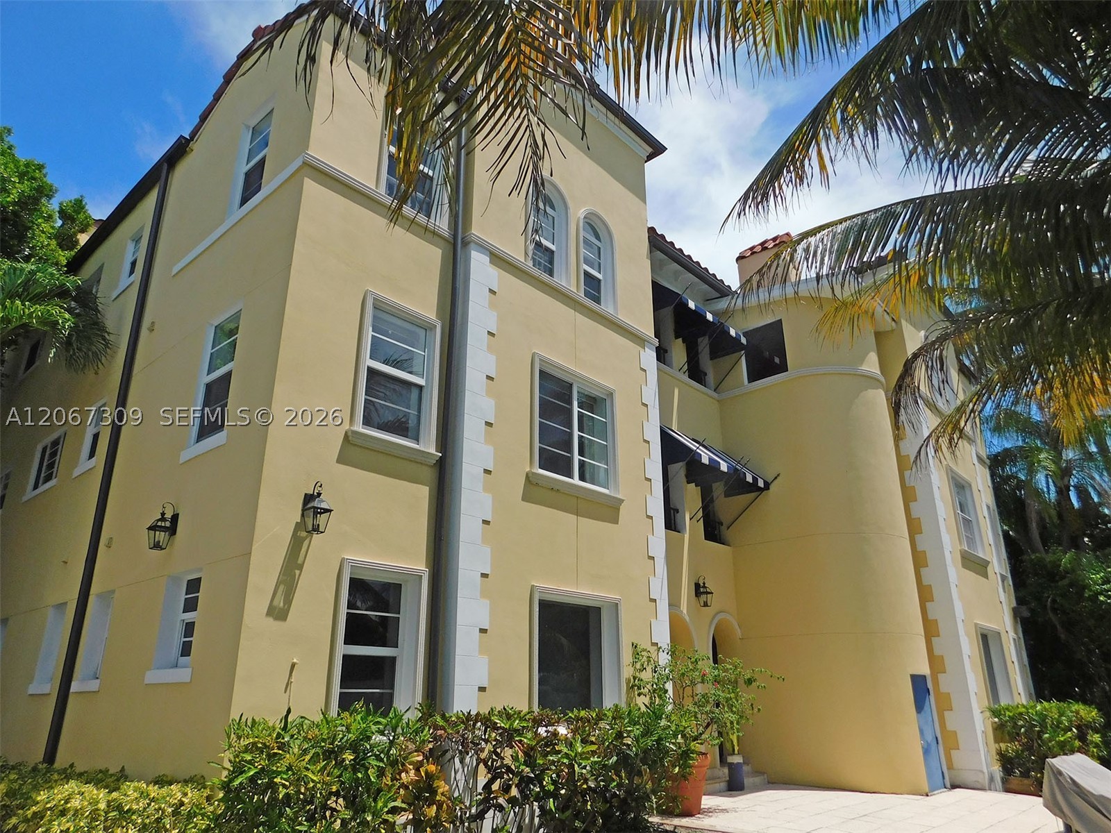 4812 Pine Tree Dr #206, Miami Beach FL 33140