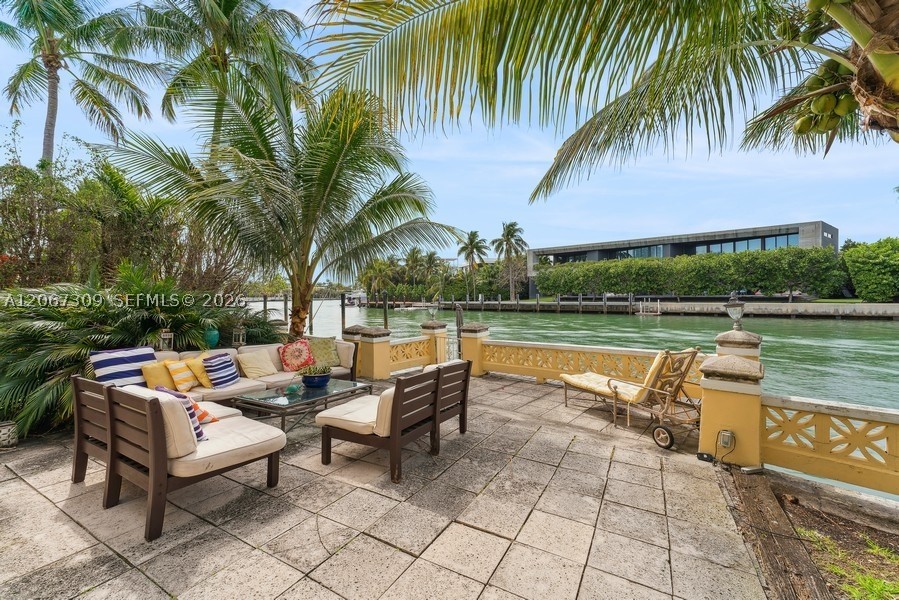 4812 Pine Tree Dr #206, Miami Beach FL 33140