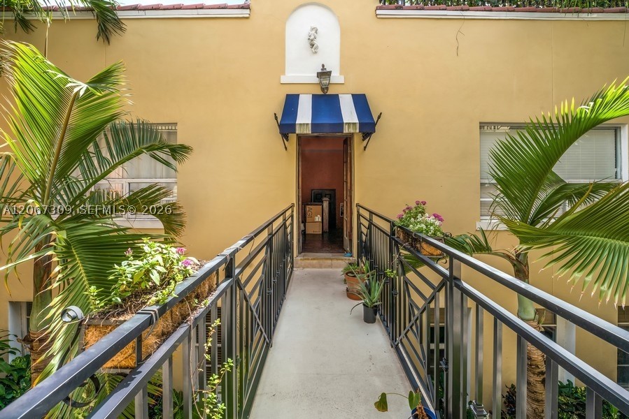 4812 Pine Tree Dr #206, Miami Beach FL 33140