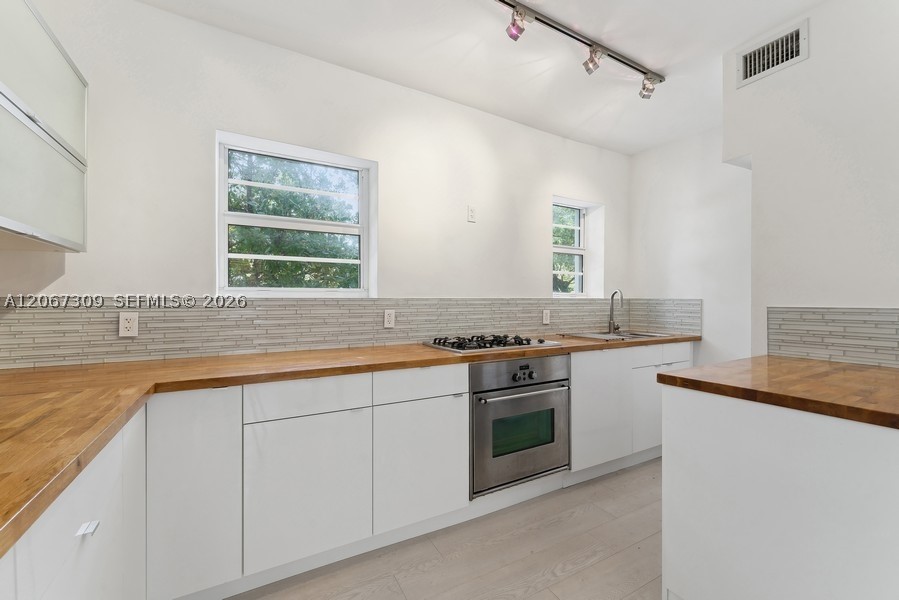 4812 Pine Tree Dr #206, Miami Beach FL 33140