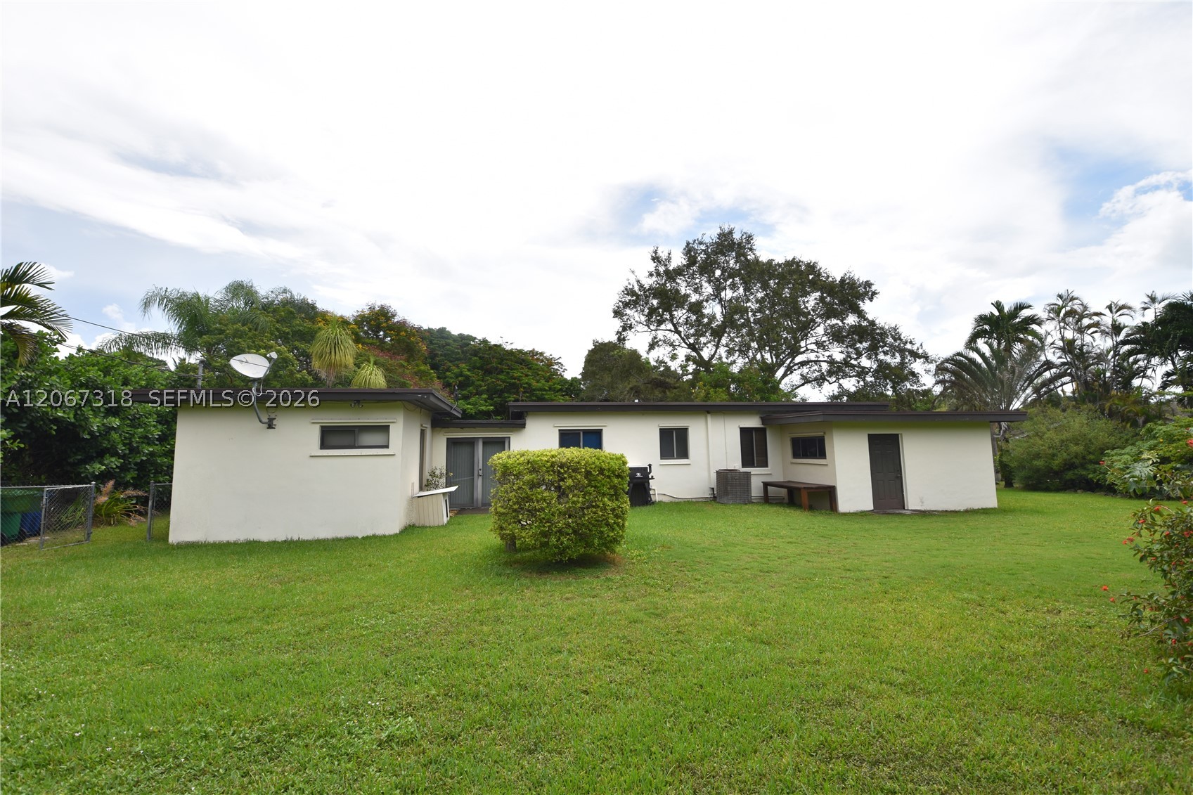7050 SW 82nd Ct, Miami FL 33143
