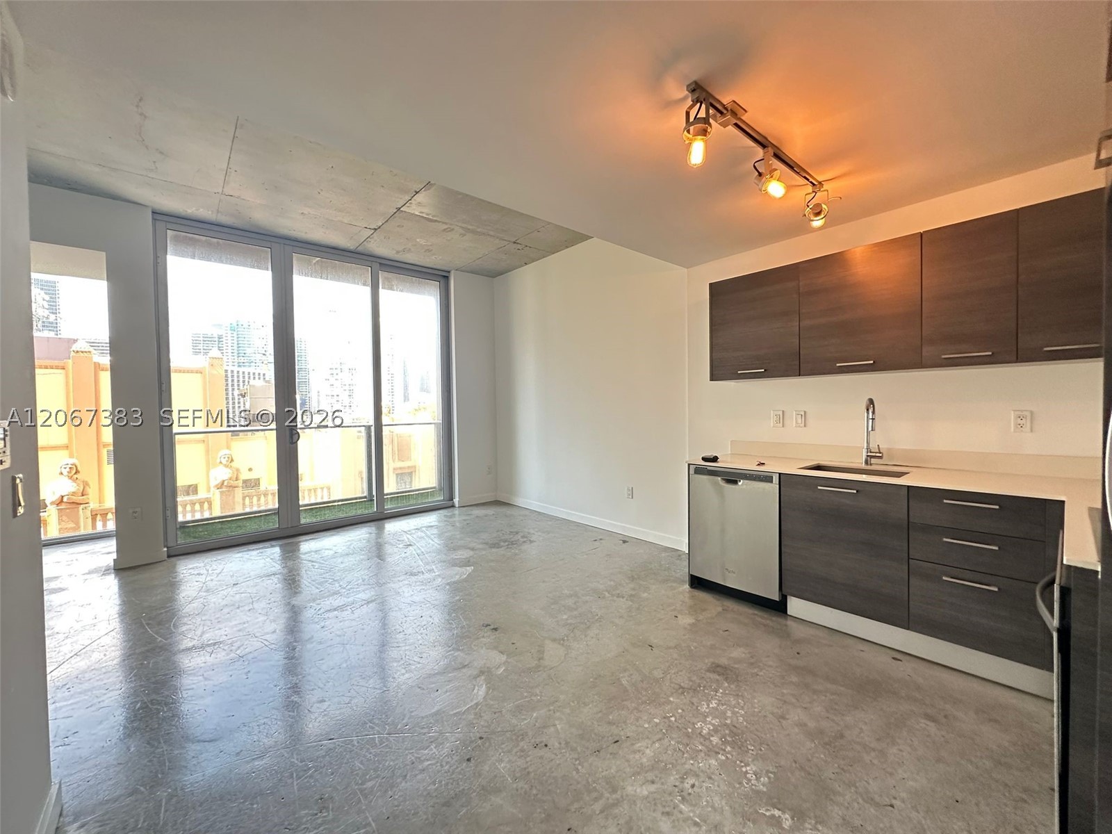 151 SE 1st St #1505, Miami FL 33131