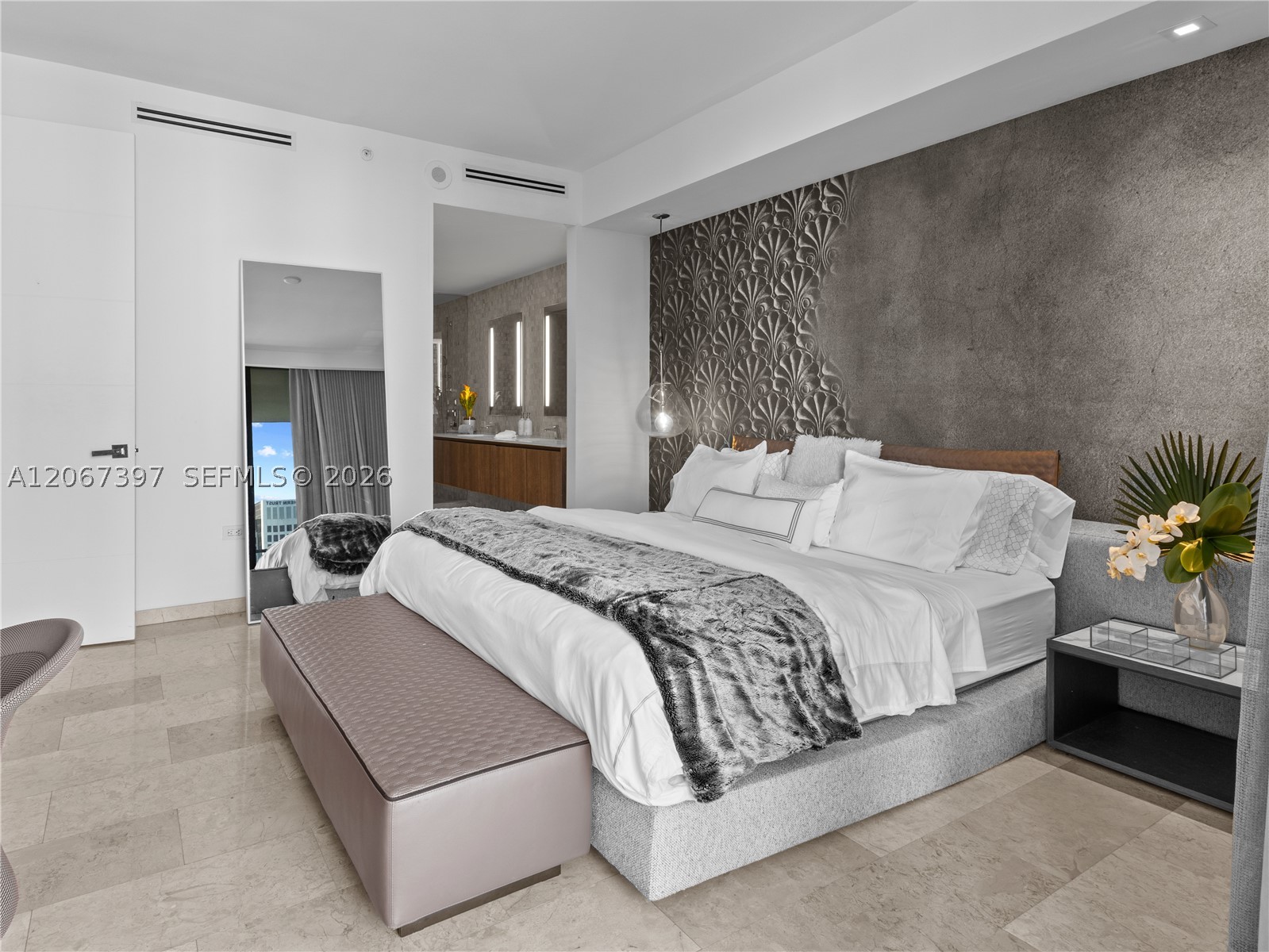 88 SW 7th St #3007, Miami FL 33130