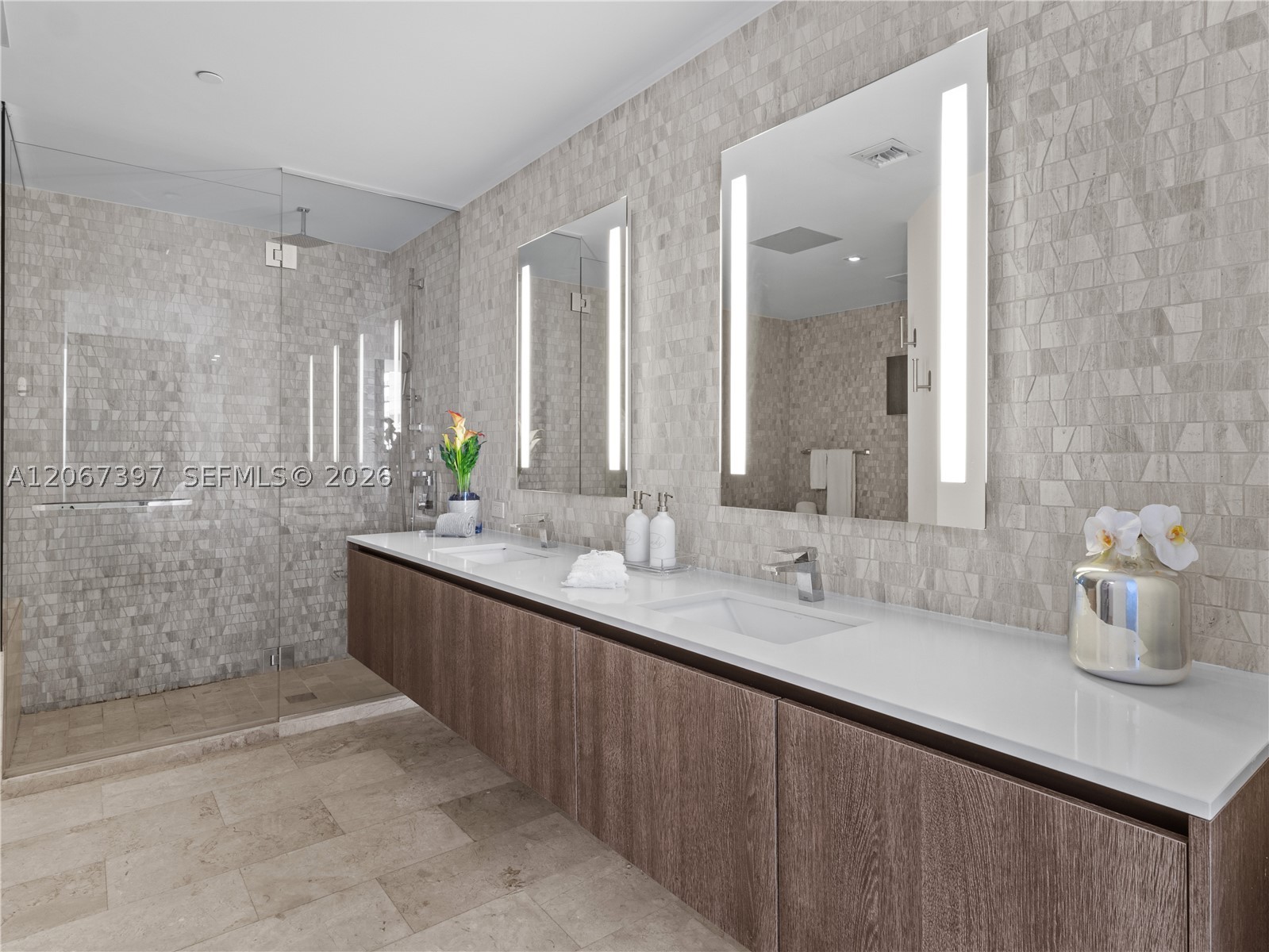 88 SW 7th St #3007, Miami FL 33130