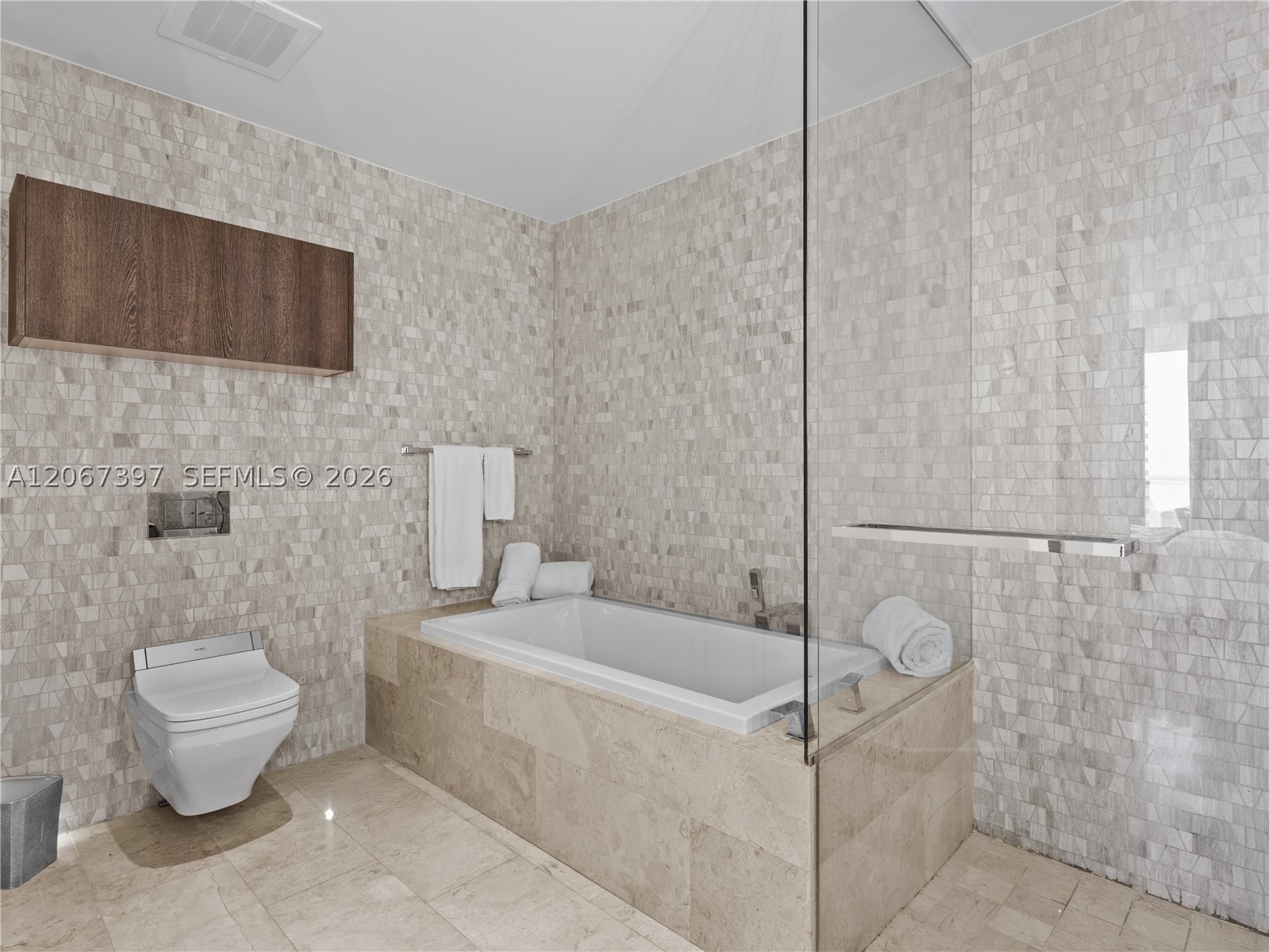88 SW 7th St #3007, Miami FL 33130