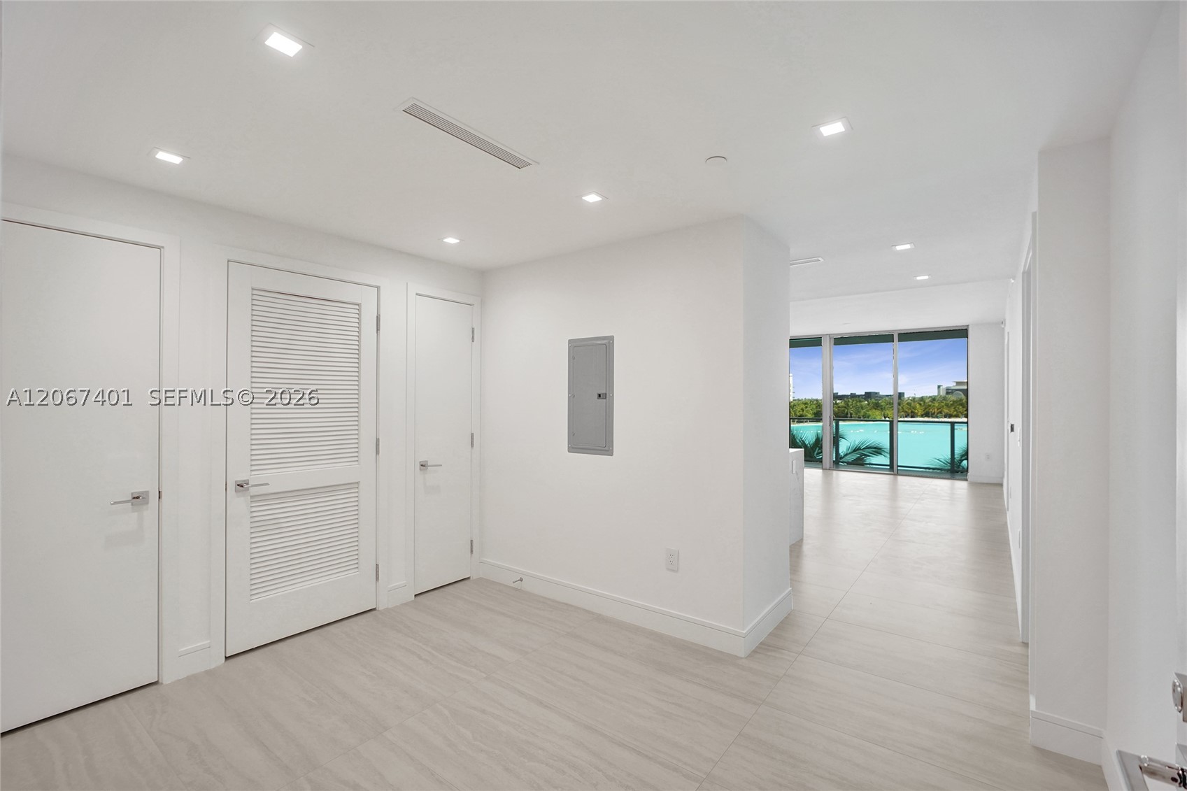 2411 Laguna Circle #208, Miami FL 33181