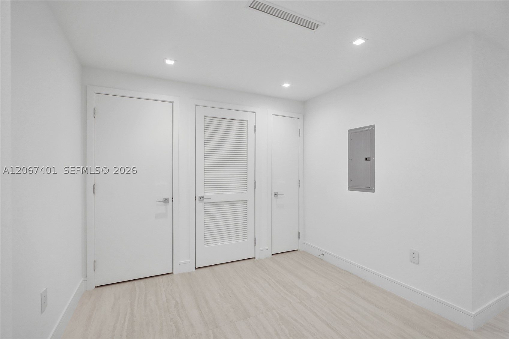 2411 Laguna Circle #208, Miami FL 33181