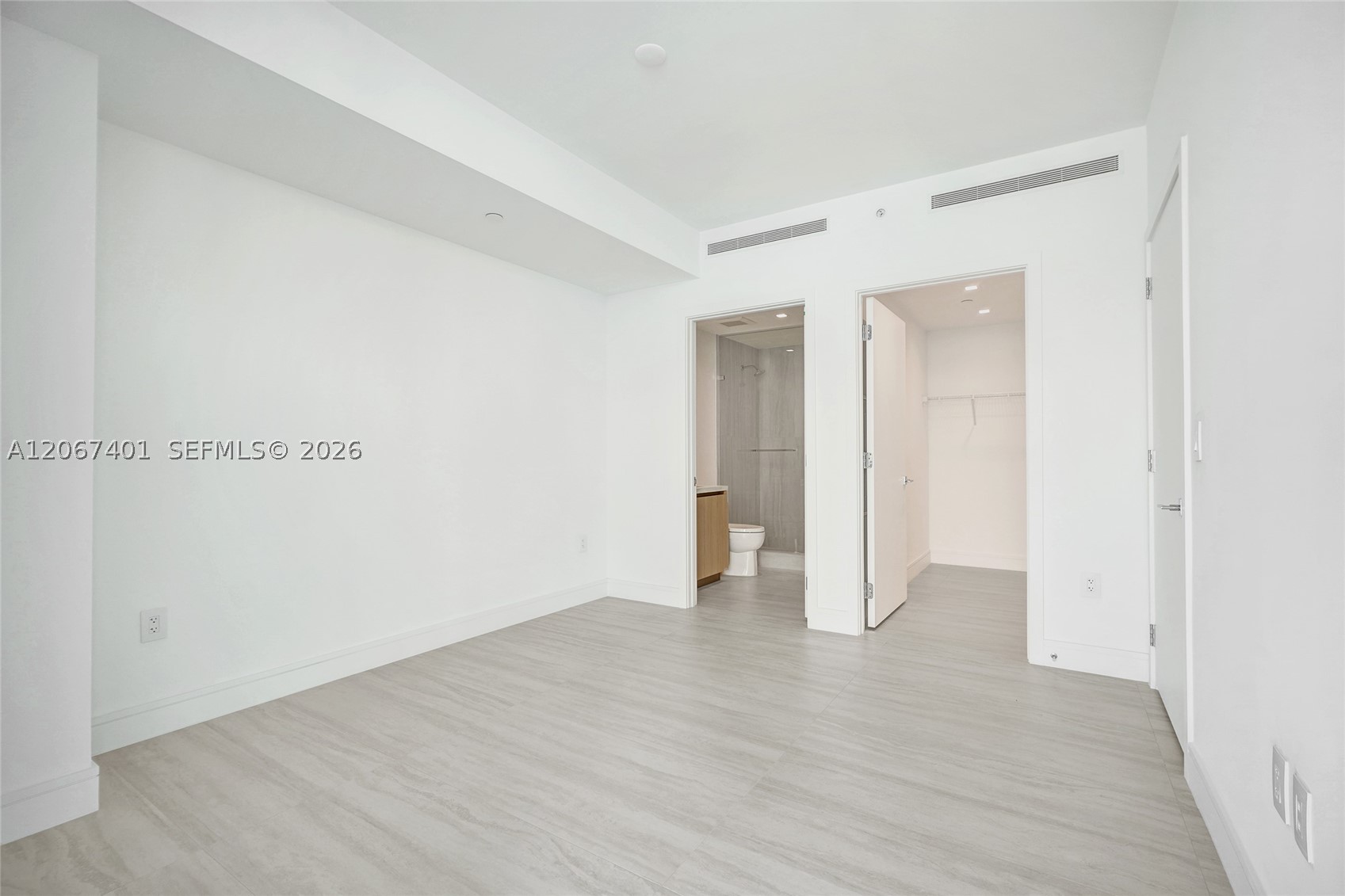 2411 Laguna Circle #208, Miami FL 33181
