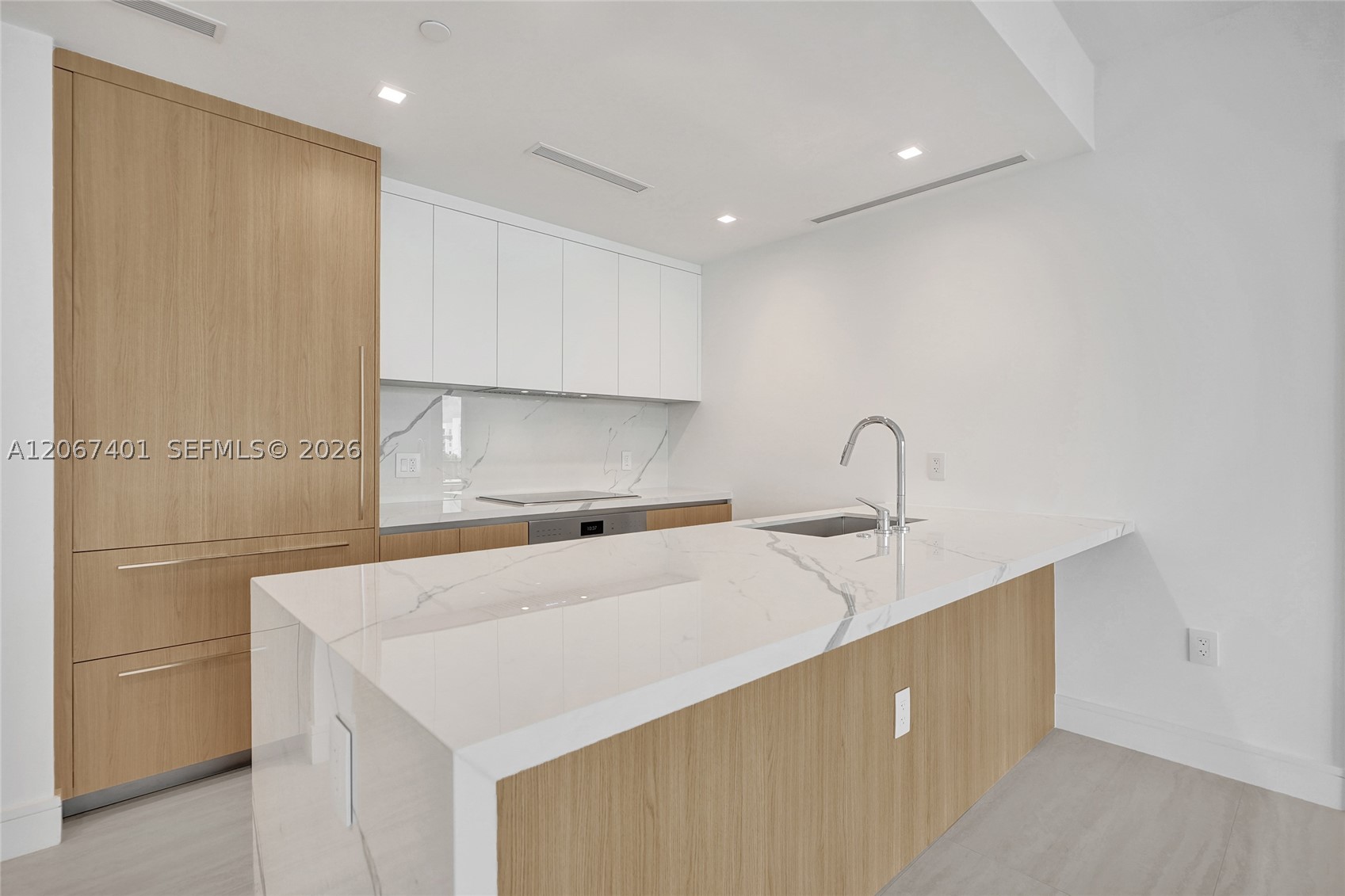 2411 Laguna Circle #208, Miami FL 33181