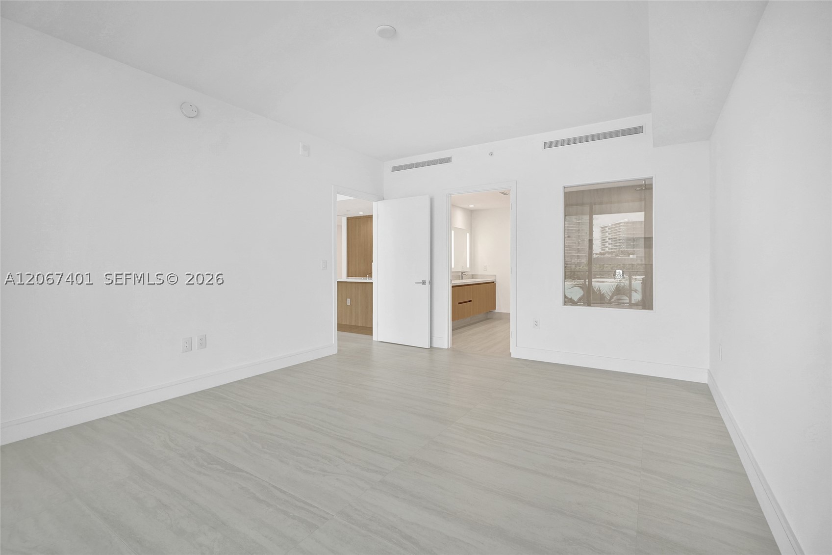 2411 Laguna Circle #208, Miami FL 33181