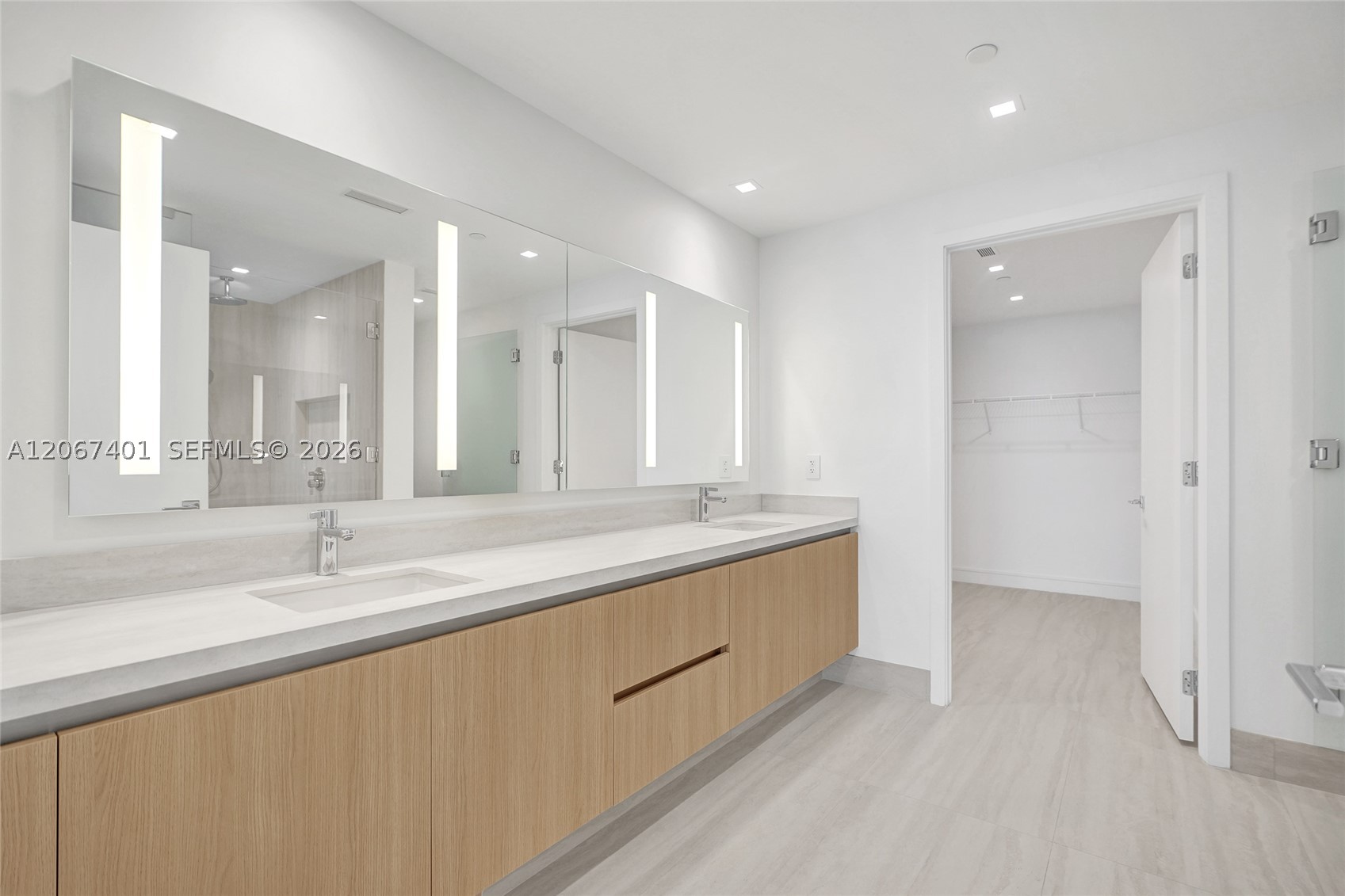 2411 Laguna Circle #208, Miami FL 33181