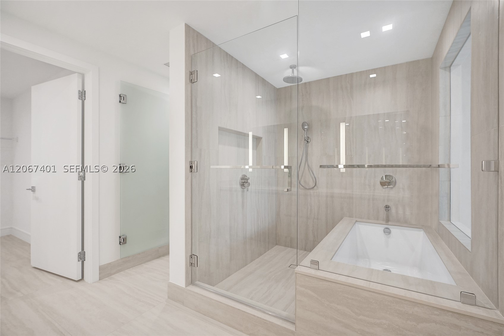 2411 Laguna Circle #208, Miami FL 33181