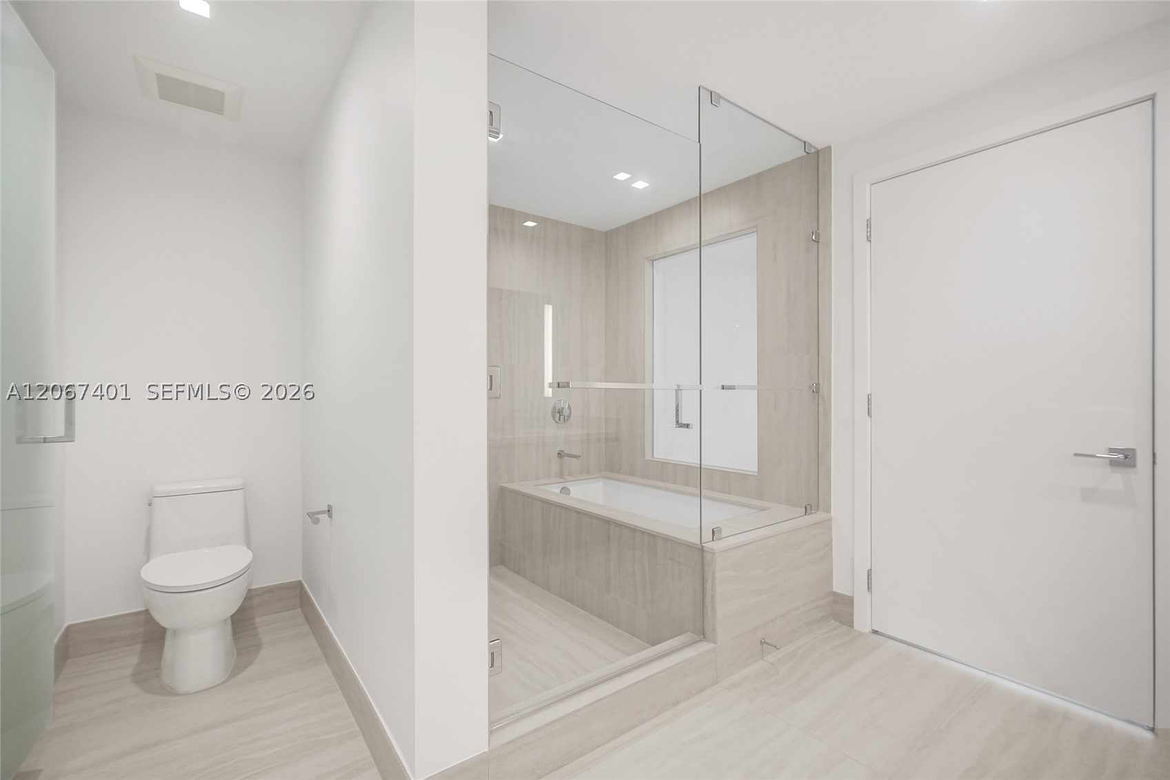 2411 Laguna Circle #208, Miami FL 33181