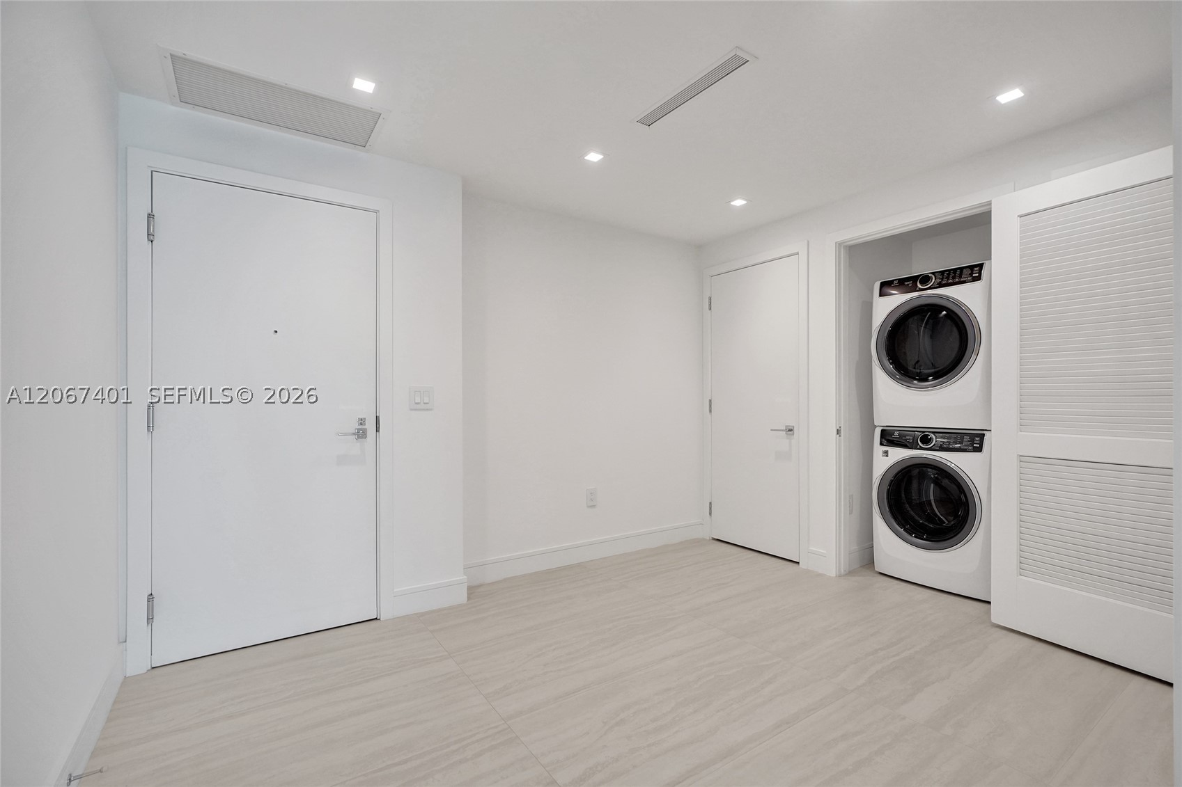 2411 Laguna Circle #208, Miami FL 33181