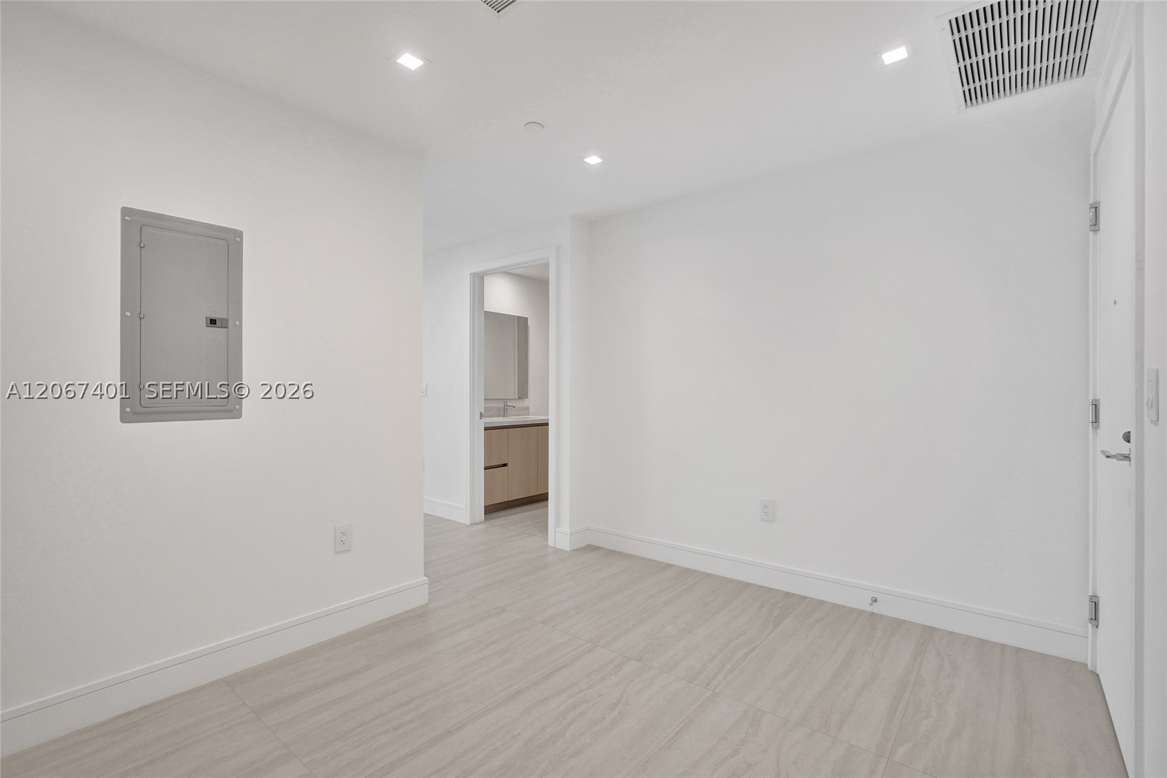 2411 Laguna Circle #208, Miami FL 33181