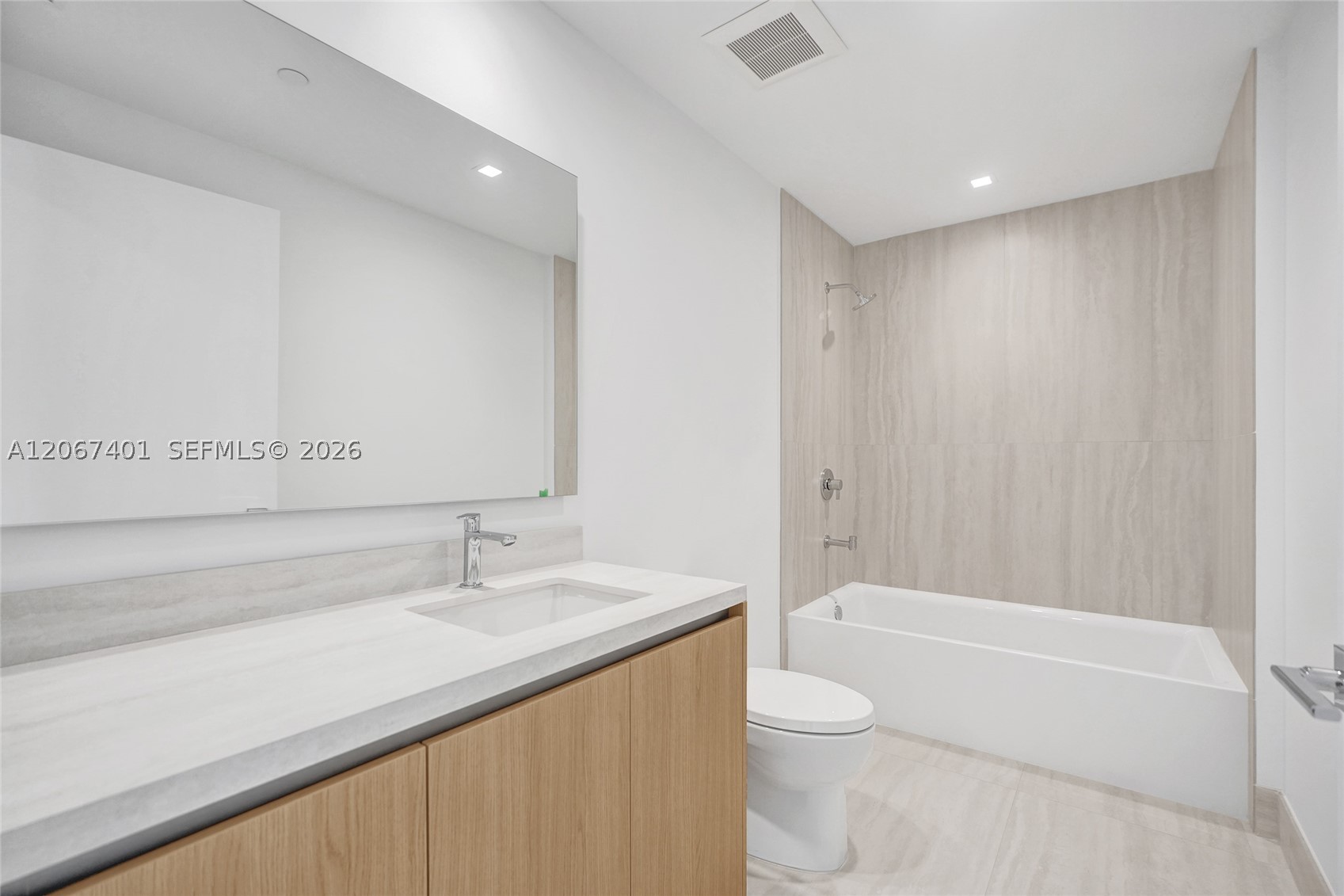 2411 Laguna Circle #208, Miami FL 33181