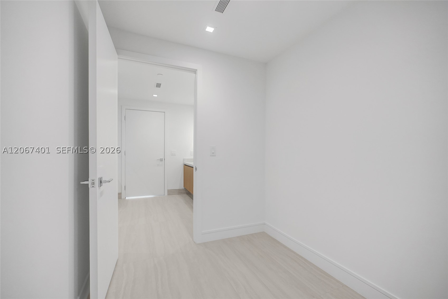 2411 Laguna Circle #208, Miami FL 33181