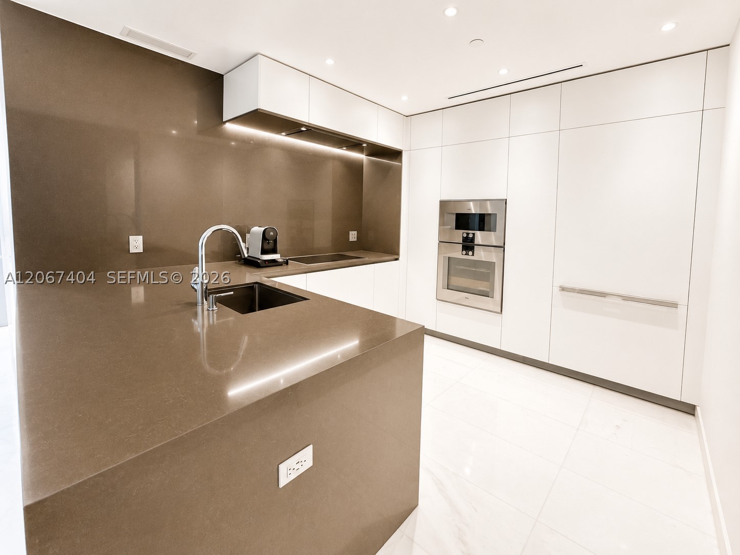 300 Biscayne Boulevard Way #2609W, Miami FL 33131