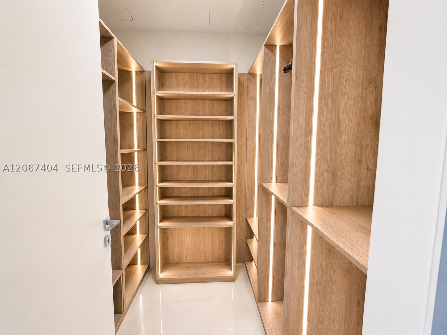 300 Biscayne Boulevard Way #2609W, Miami FL 33131