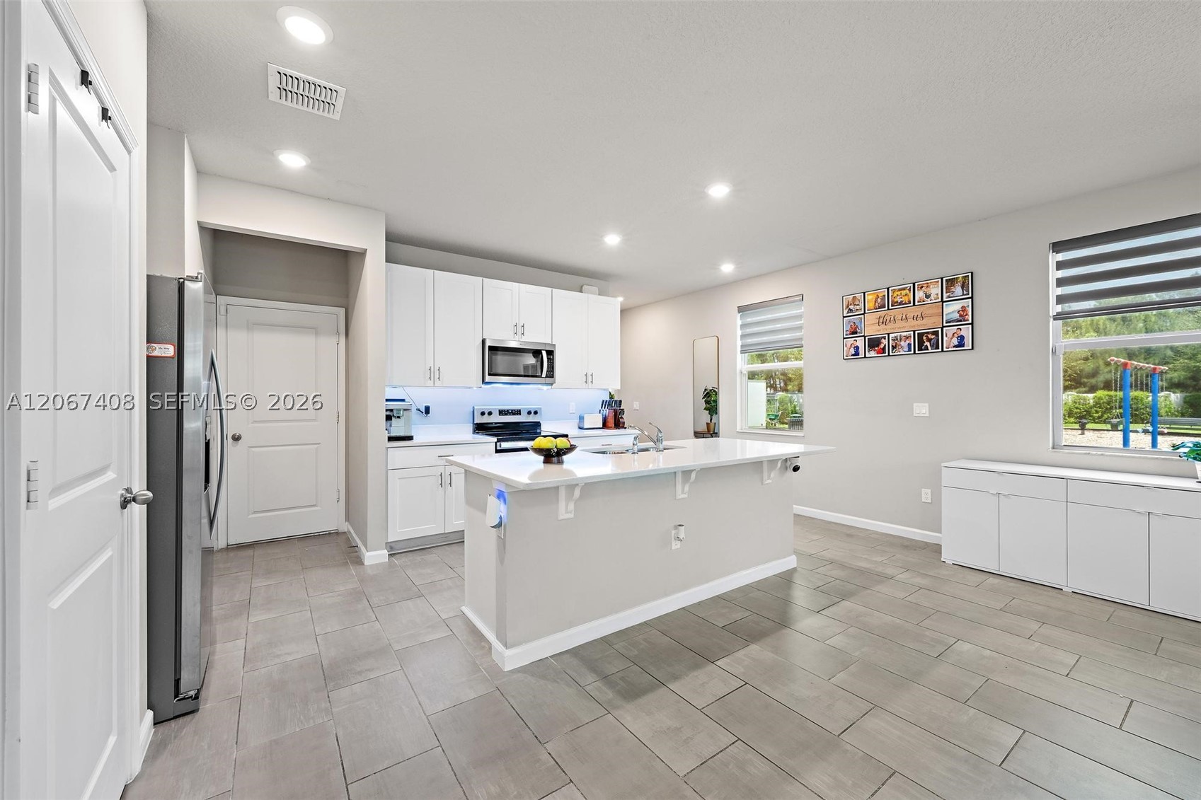 1616 Lindley St, Mangonia Park FL 33407