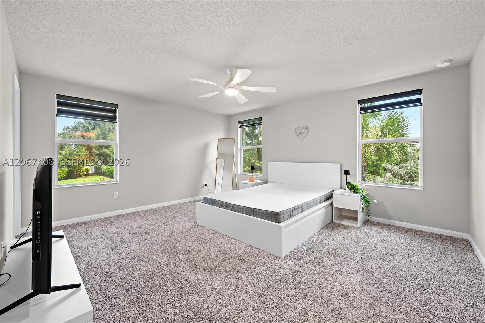 1616 Lindley St, Mangonia Park FL 33407