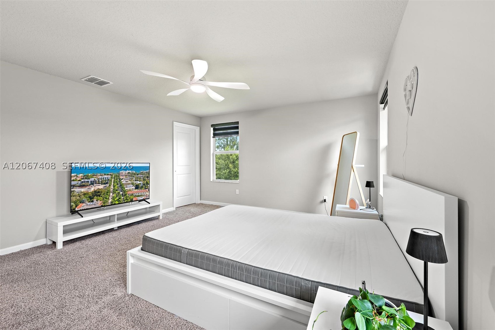 1616 Lindley St, Mangonia Park FL 33407
