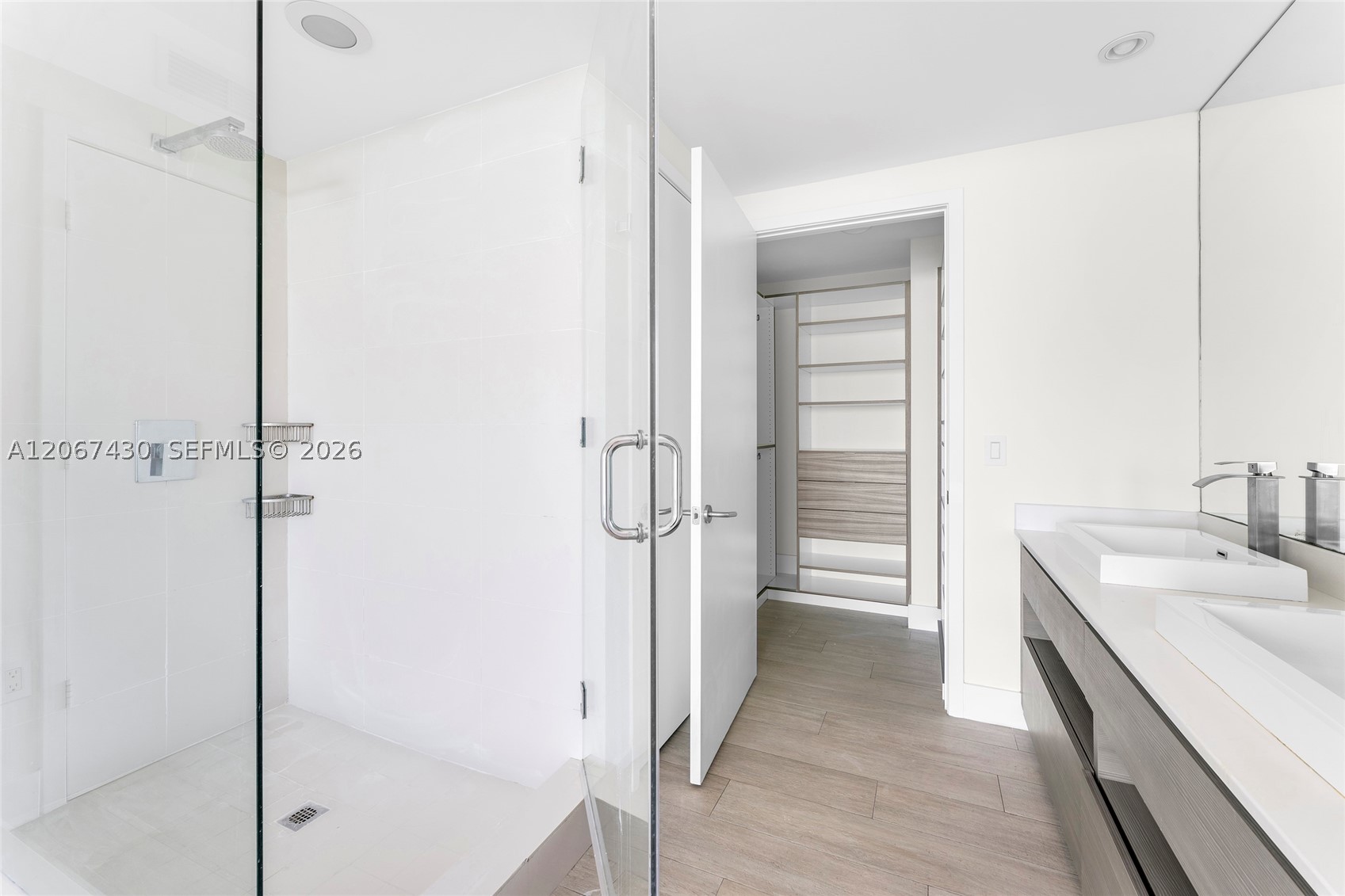 460 NE 28th St #1803, Miami FL 33137
