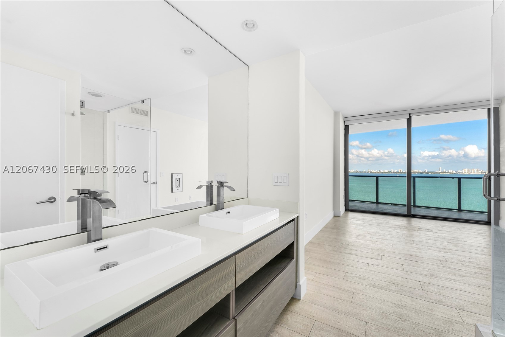 460 NE 28th St #1803, Miami FL 33137