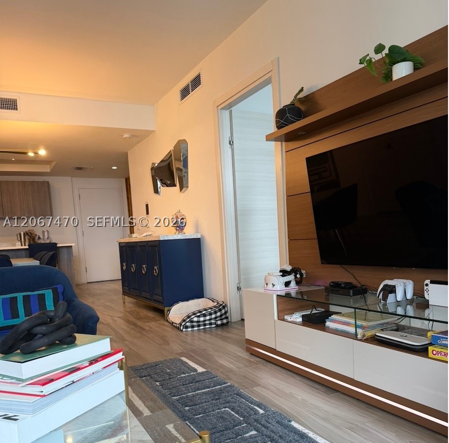 801 S Miami Ave #2410, Miami FL 33130