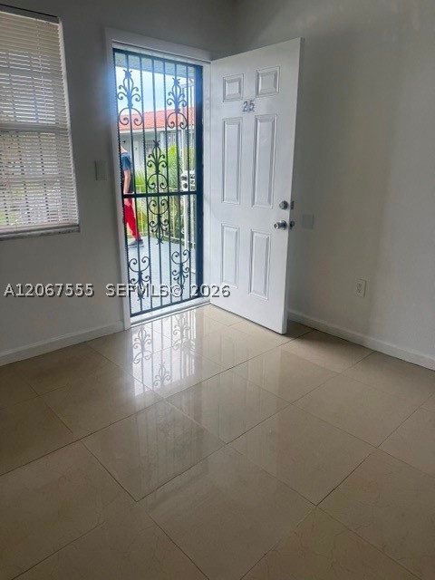 4050 NW 135  th  st #25, Opa Locka FL 33054