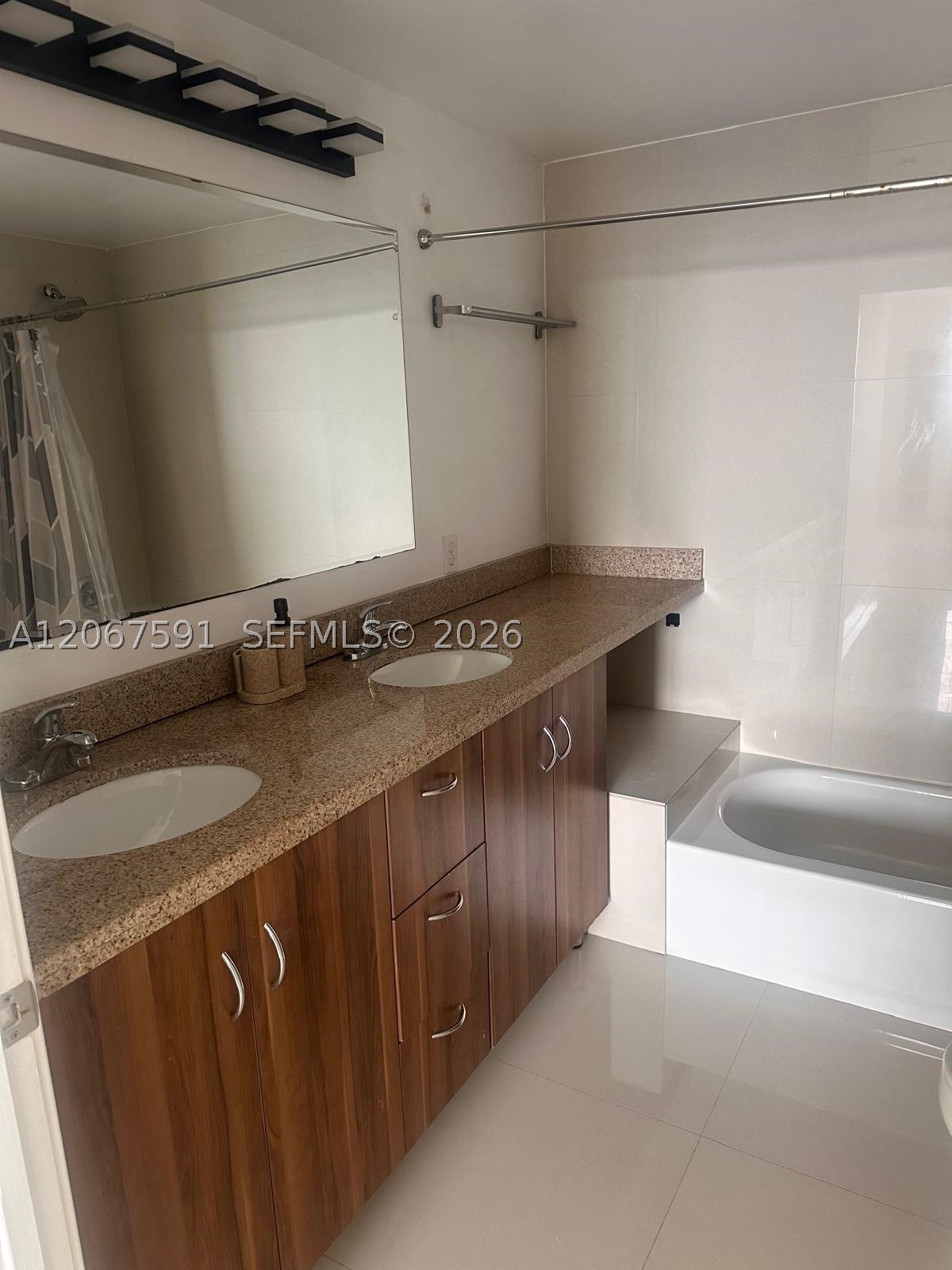 601 NE 23rd St #1605, Miami FL 33137