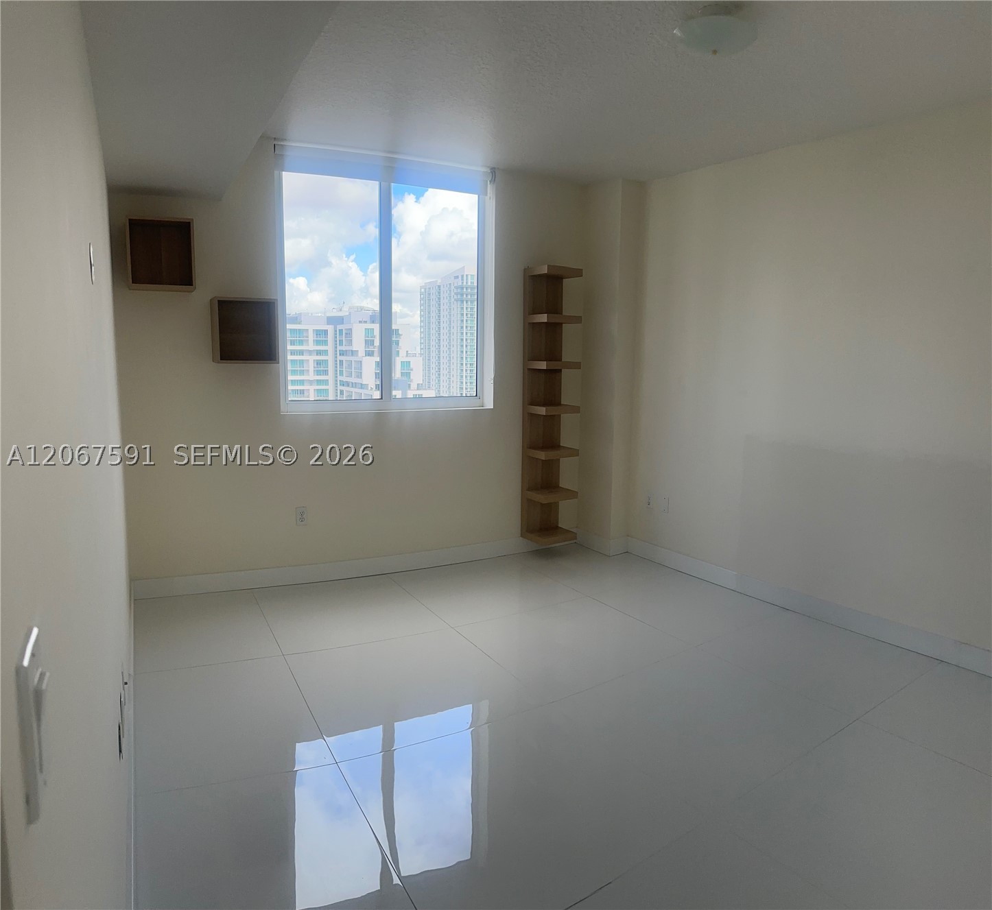 601 NE 23rd St #1605, Miami FL 33137