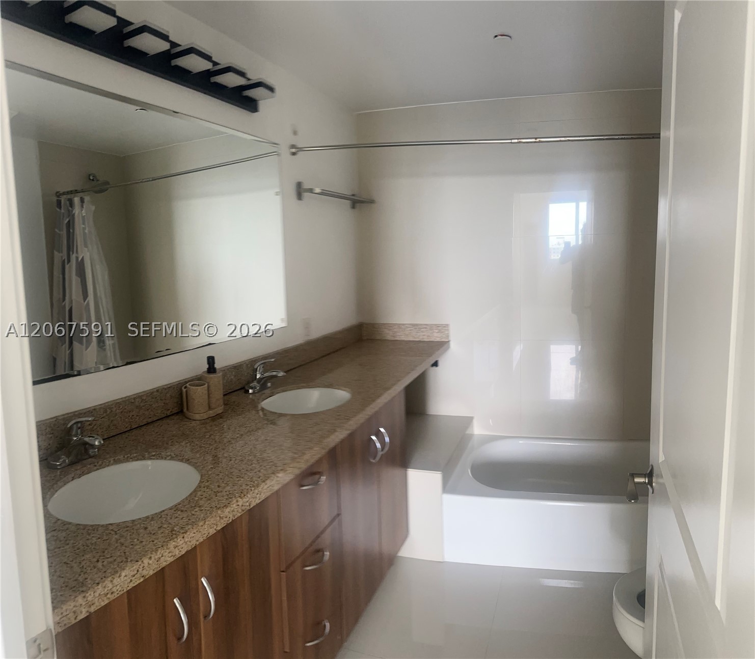 601 NE 23rd St #1605, Miami FL 33137