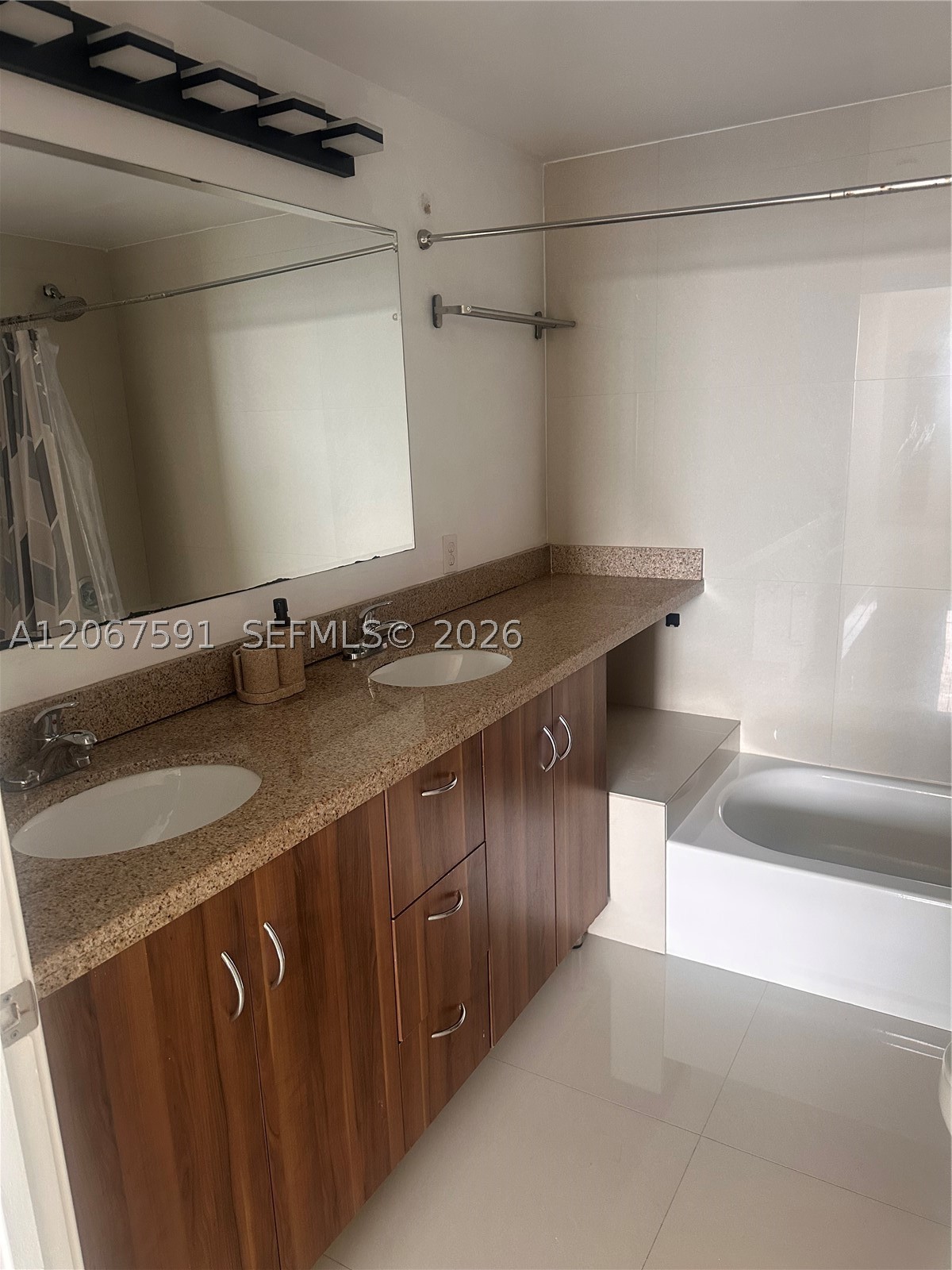 601 NE 23rd St #1605, Miami FL 33137