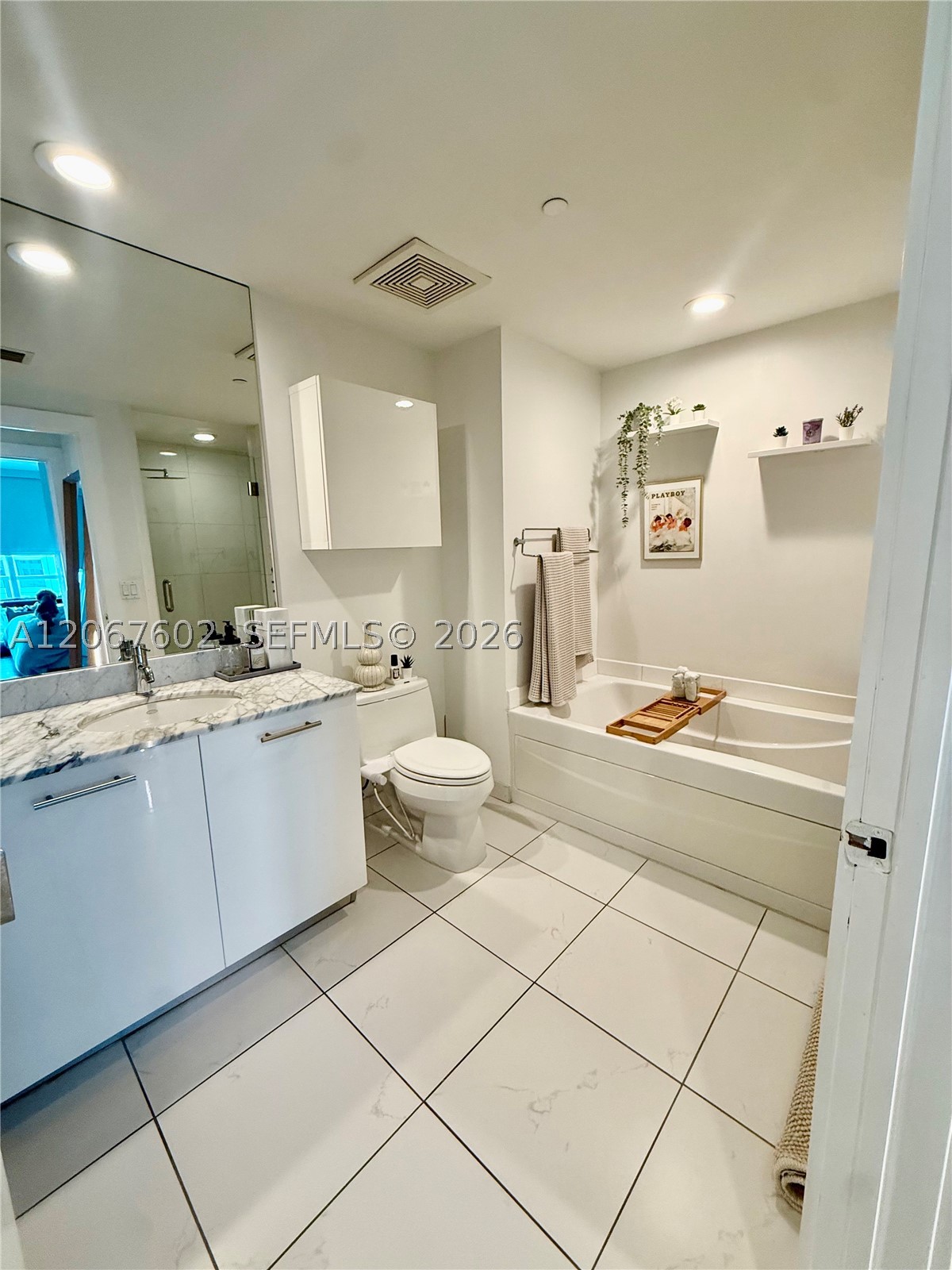 500 Brickell Ave #2706, Miami FL 33131