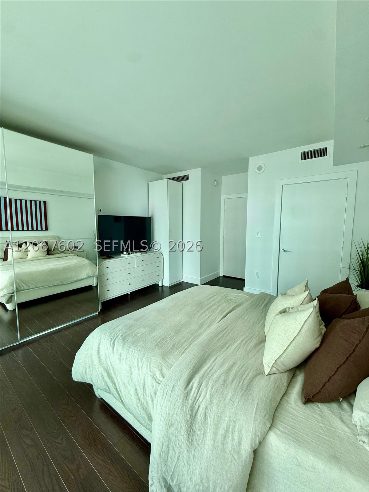 500 Brickell Ave #2706, Miami FL 33131