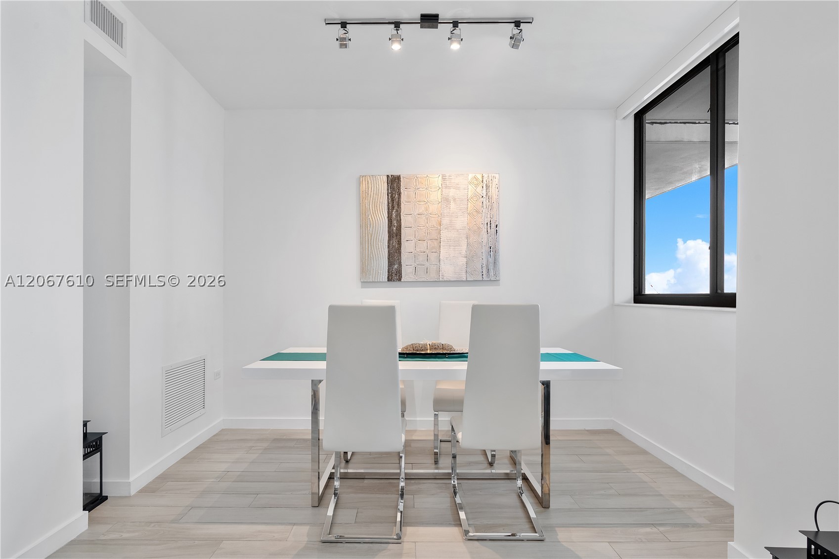 999 SW 1st Ave #2115, Miami FL 33130