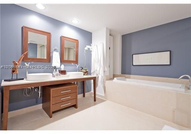 495 Brickell Ave #5104, Miami FL 33131
