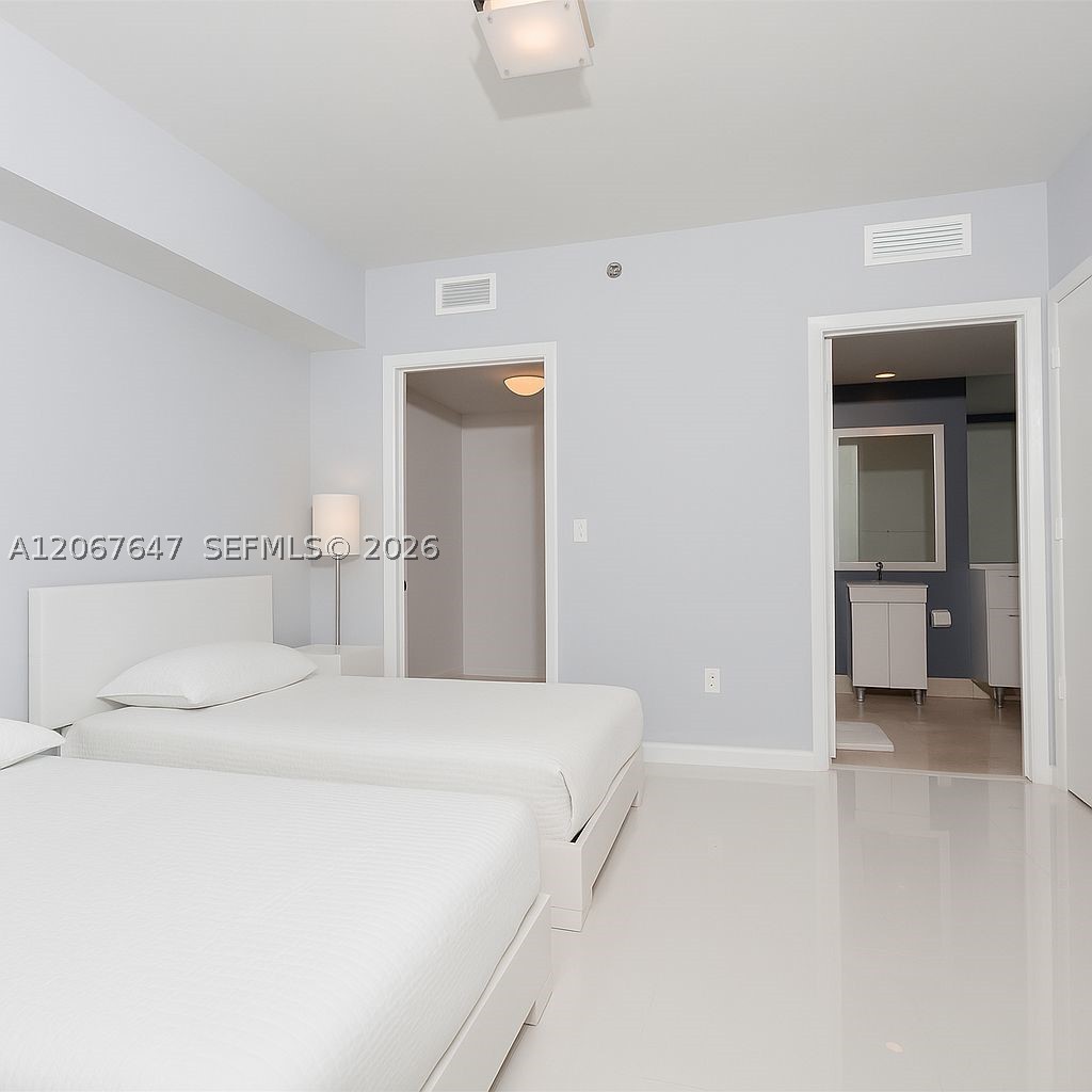 495 Brickell Ave #5104, Miami FL 33131
