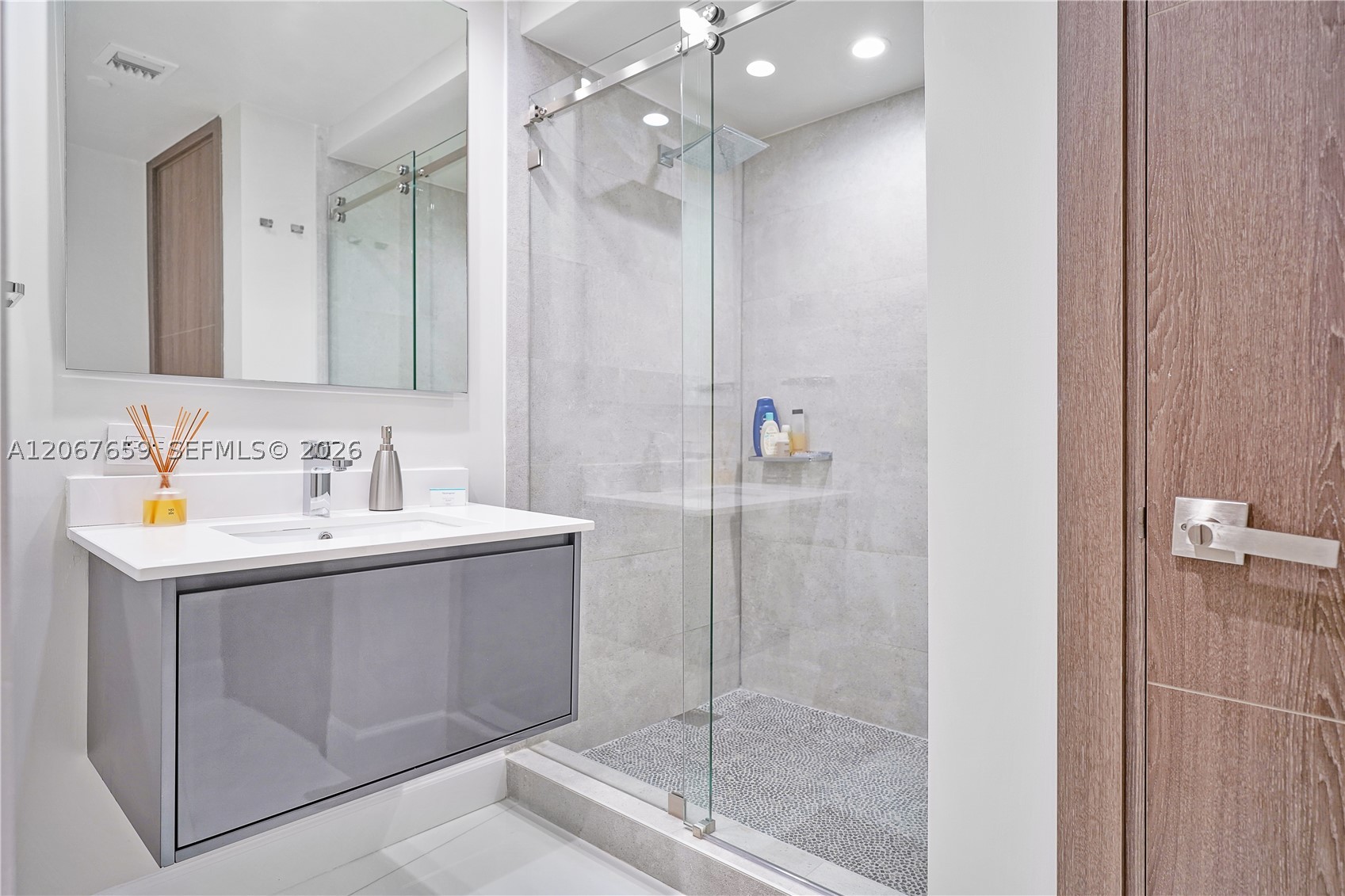 901 Brickell Key Blvd #2507, Miami FL 33131